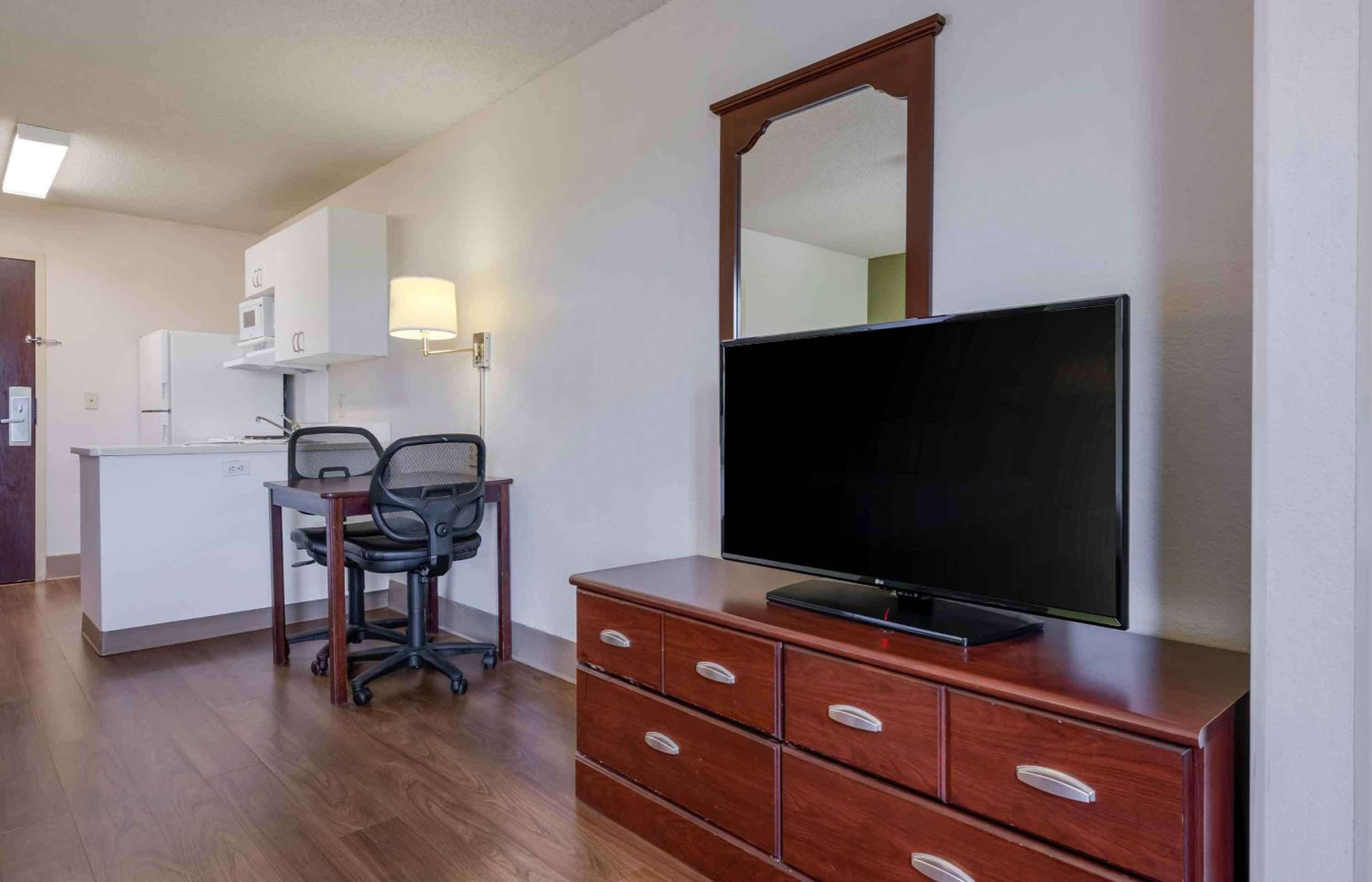 Studio with 2 Double Beds - Non-Smoking - Photo 2