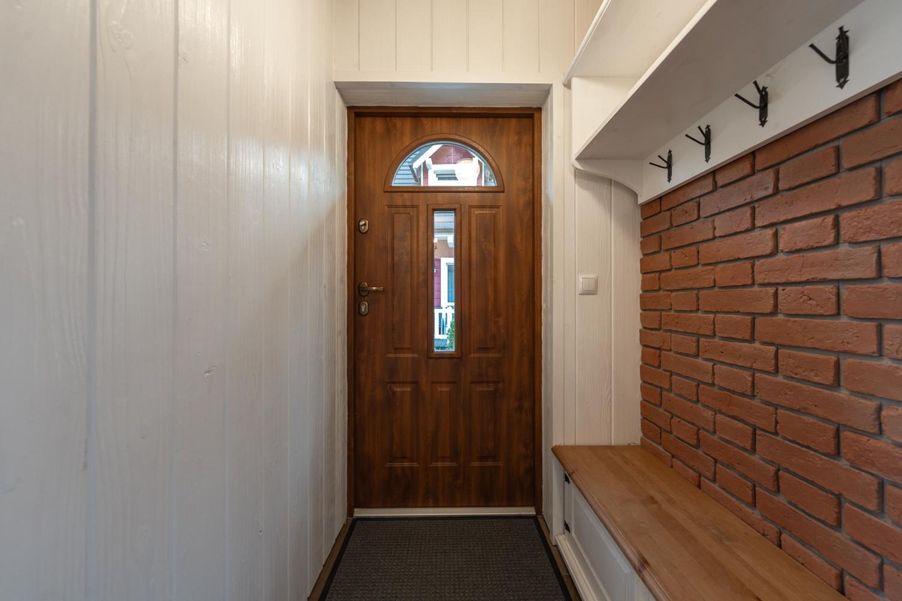 One-Bedroom Apartment - Photo 1