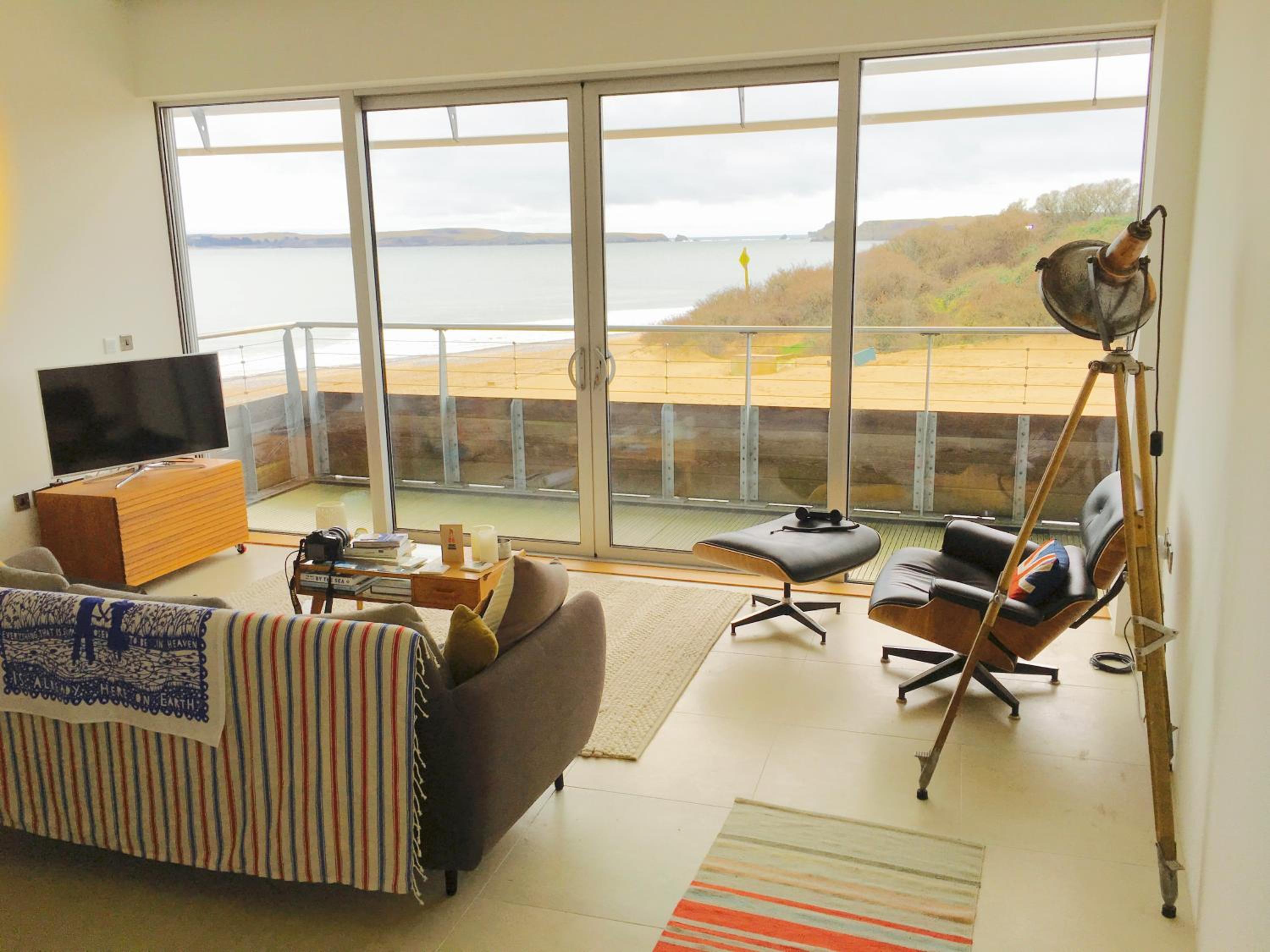 Two-Bedroom Deluxe Apartment with Ocean View photo 1