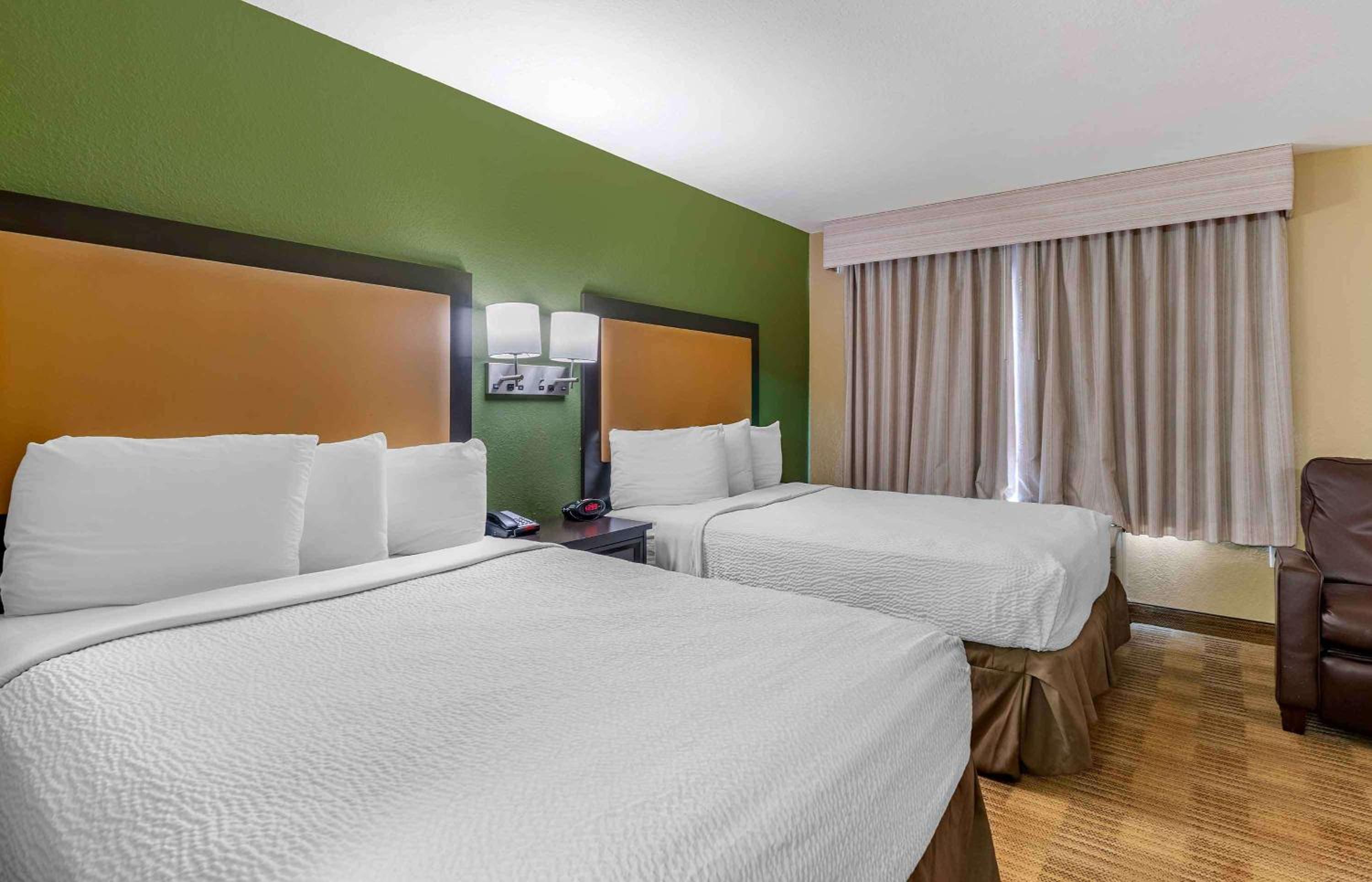 Deluxe Studio with 2 Double Beds - Non-Smoking - Photo 1