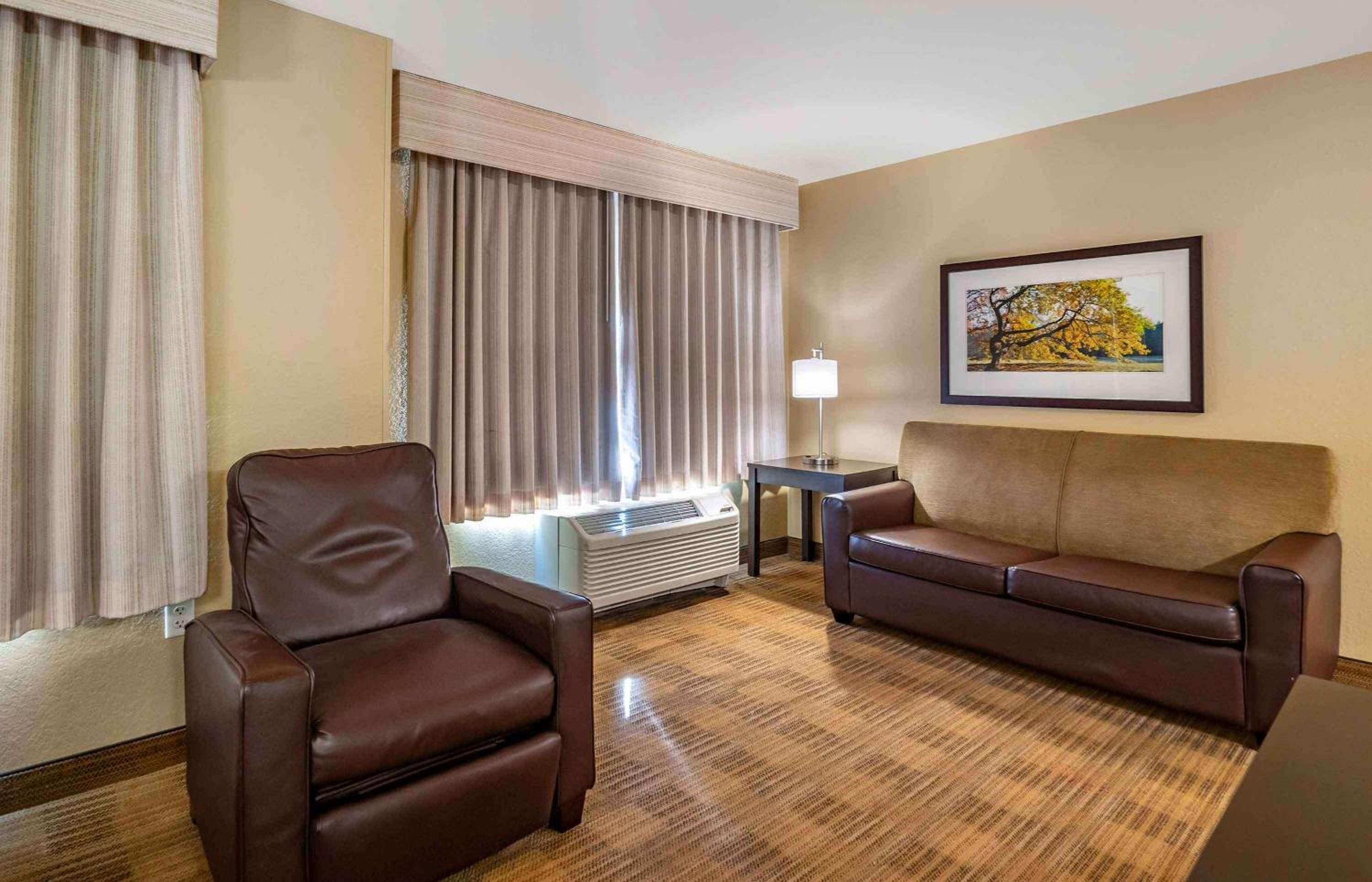 Deluxe Studio with 2 Double Beds - Non-Smoking - Photo 2