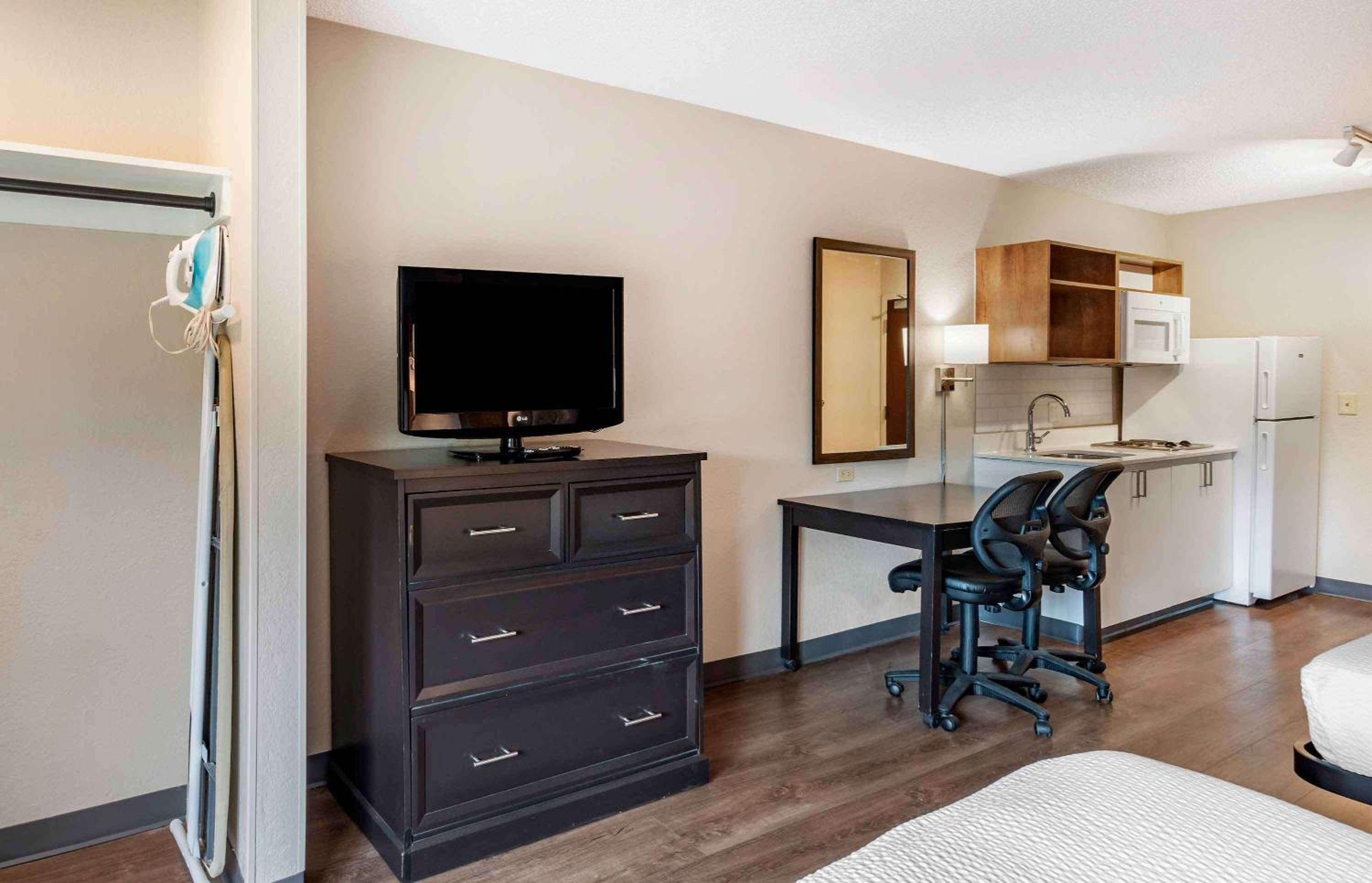 Superior Studio with 2 Double Beds - Non-Smoking - Photo 2