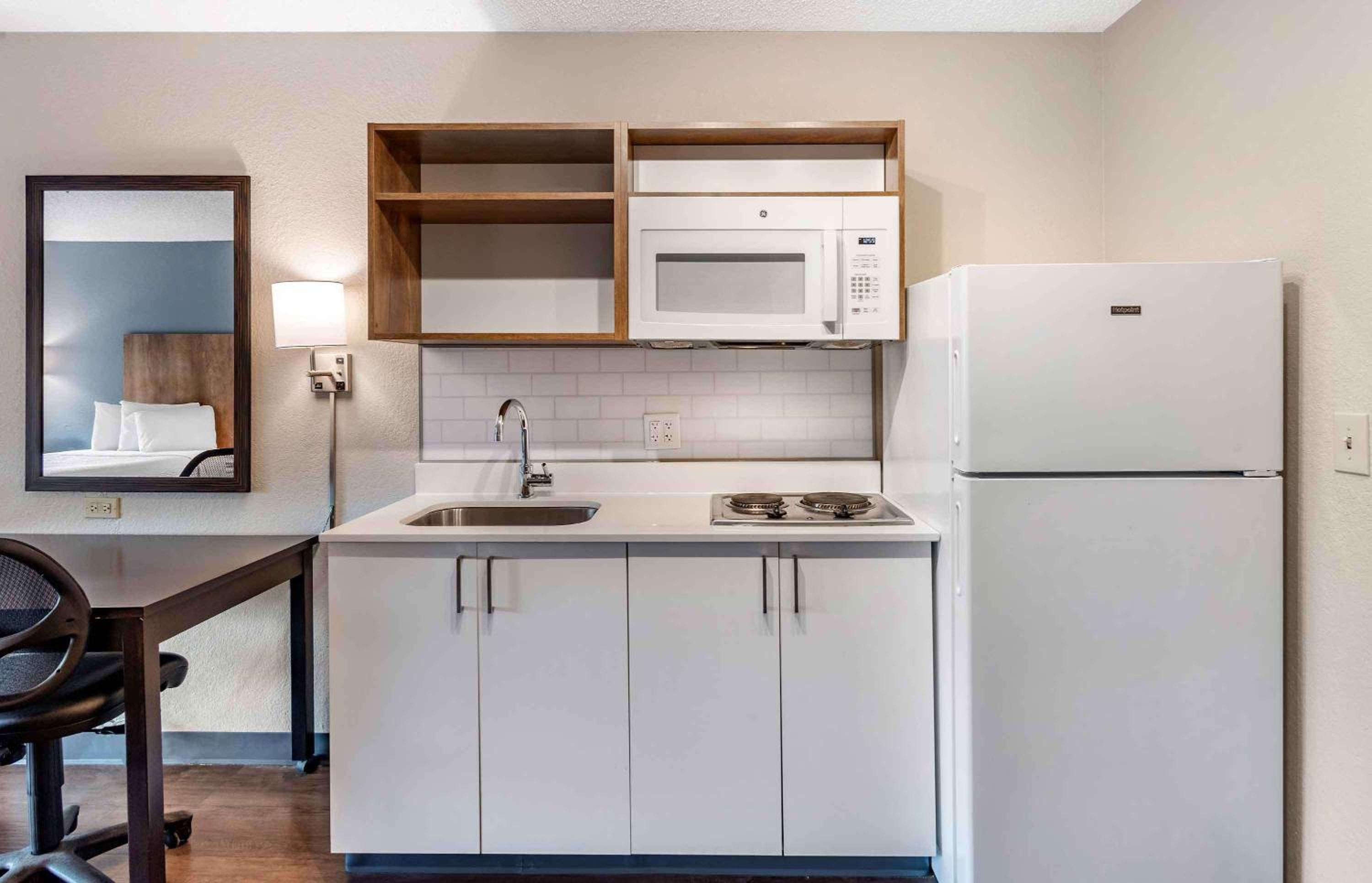 Superior Studio with 2 Double Beds - Non-Smoking - Photo 4