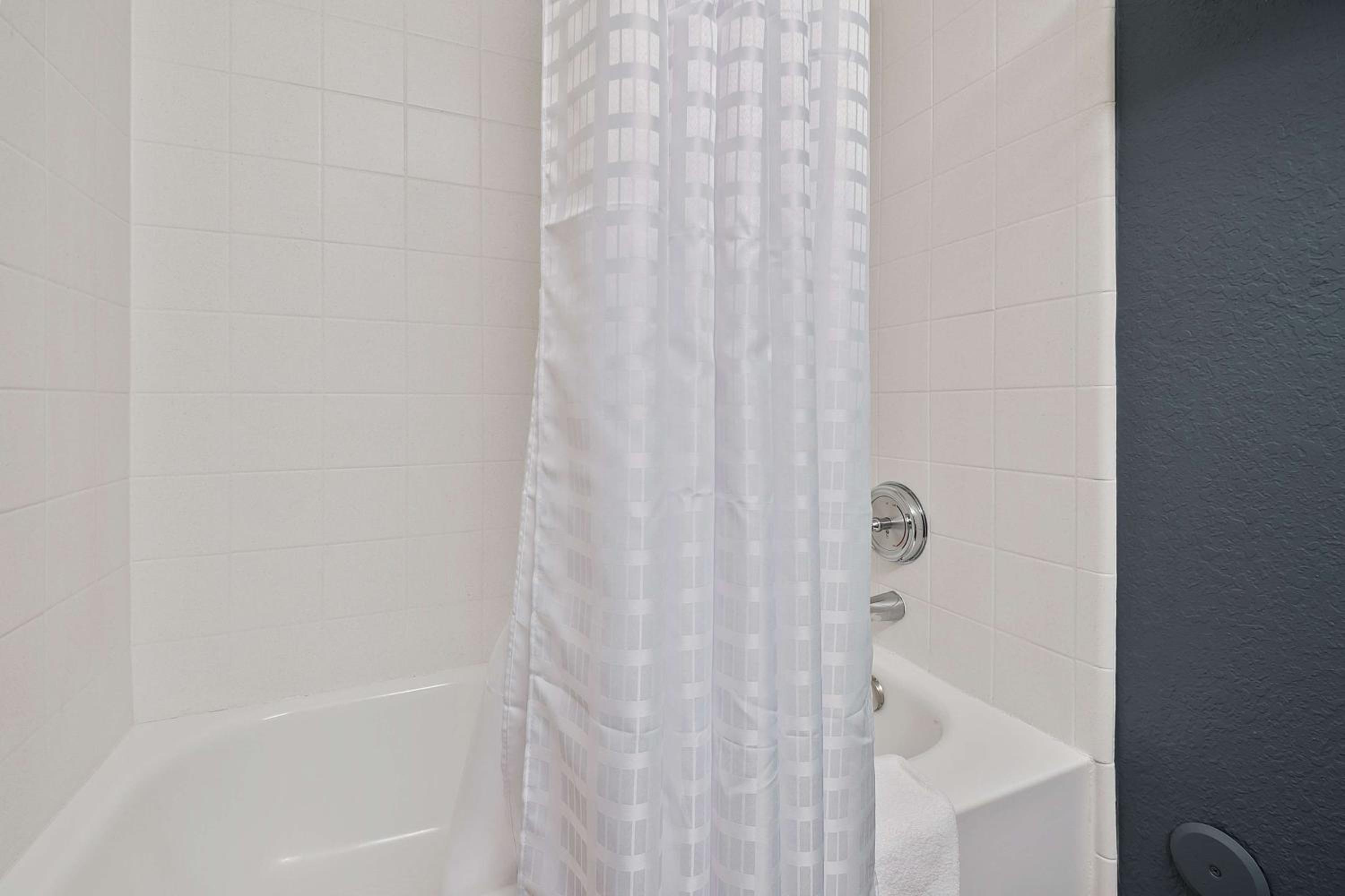 Studio with 1 Queen Bed - Hearing Accessible - Non-Smoking - Photo 2