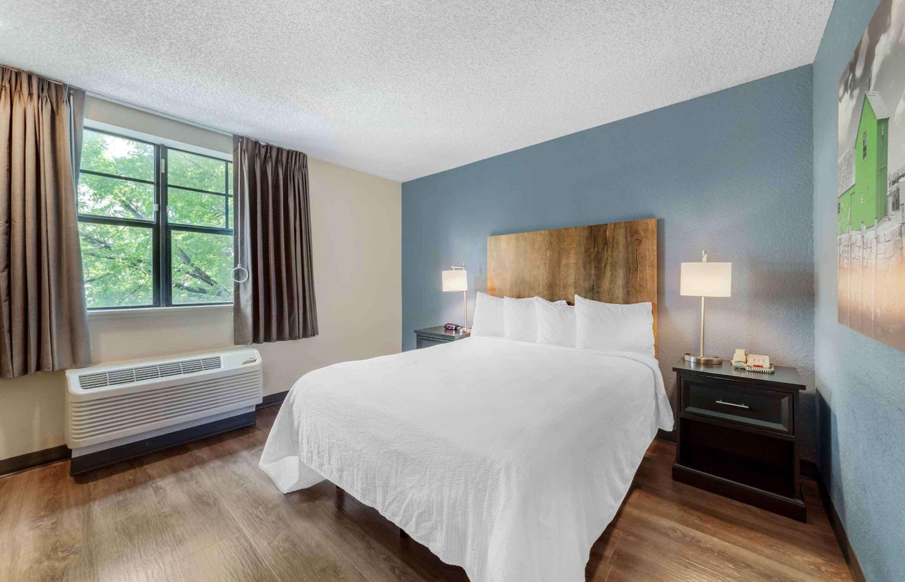 Queen studio with 1 Queen Bed - Disability Access/Non-Smoking
