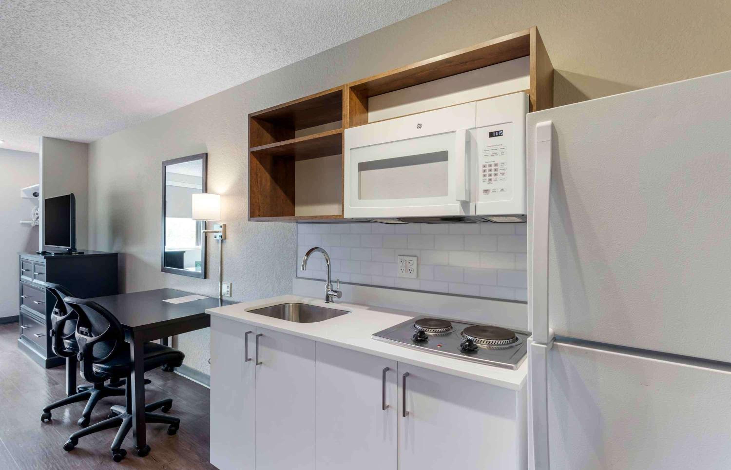 Superior Studio with 2 Double Beds - Non-Smoking - Photo 4