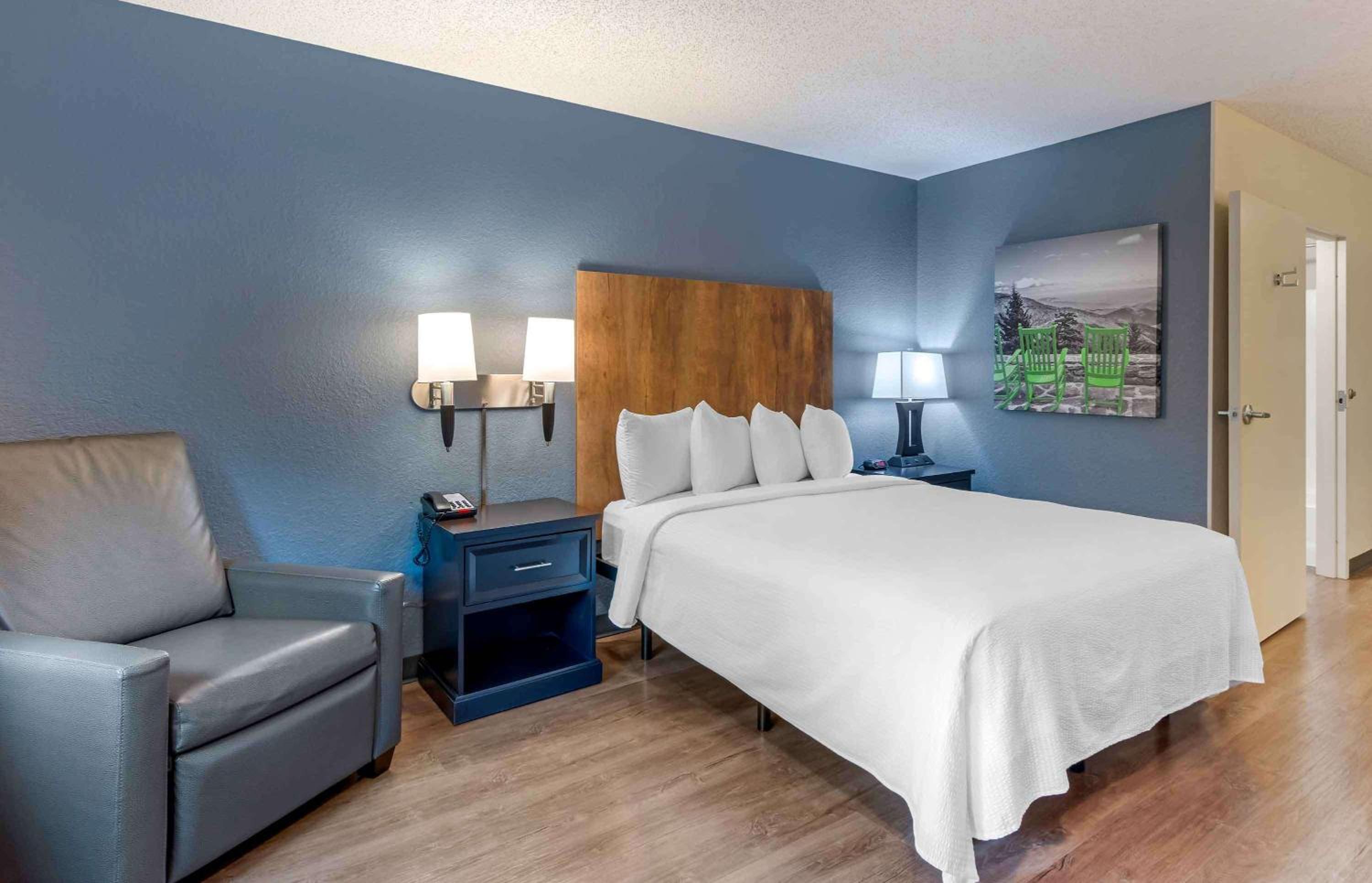 Queen studio with 1 Queen Bed - Disability Access/Non-Smoking