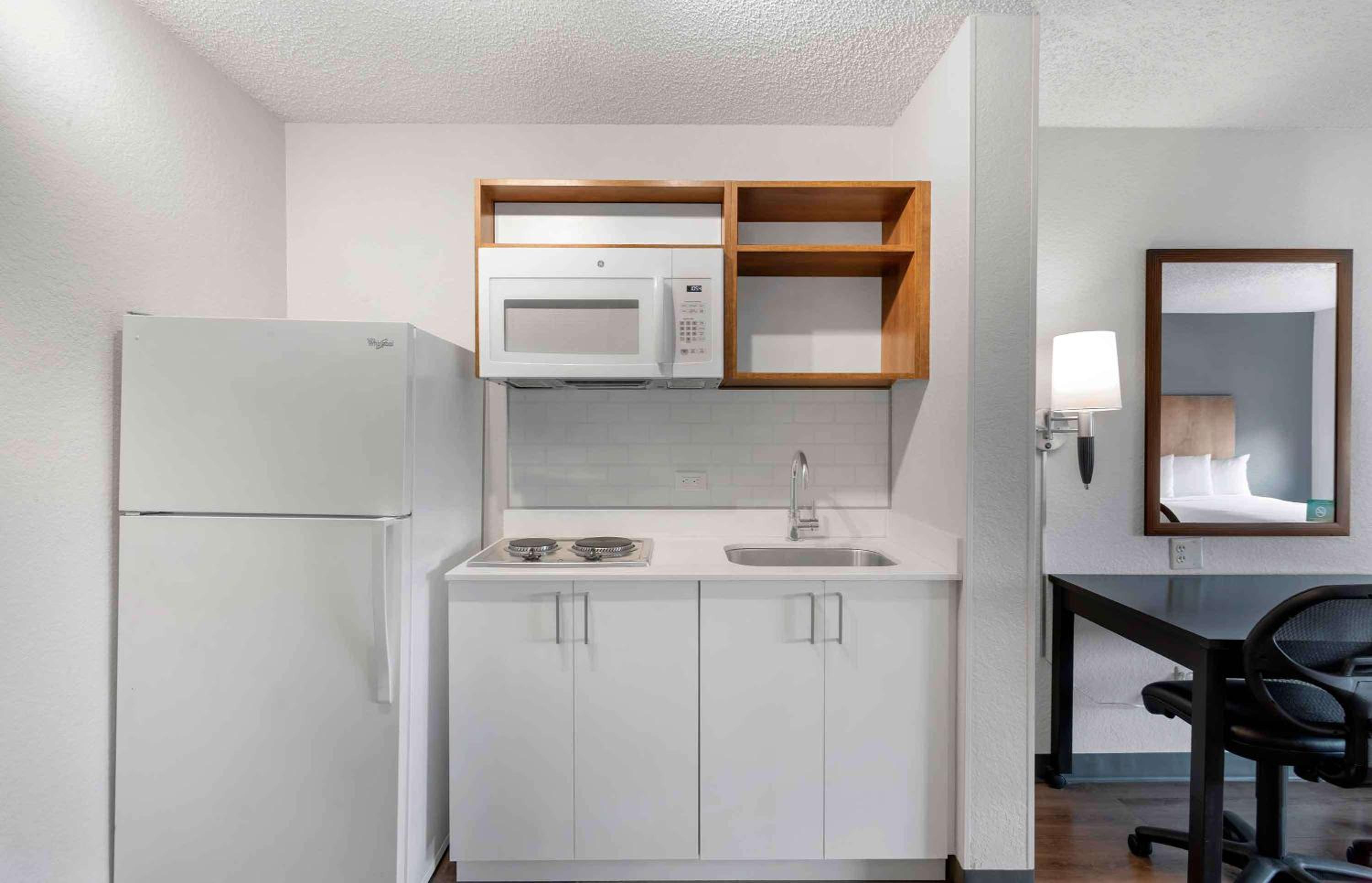 Superior Studio with 2 Double Beds - Non-Smoking, Hearing Impaired - Photo 15