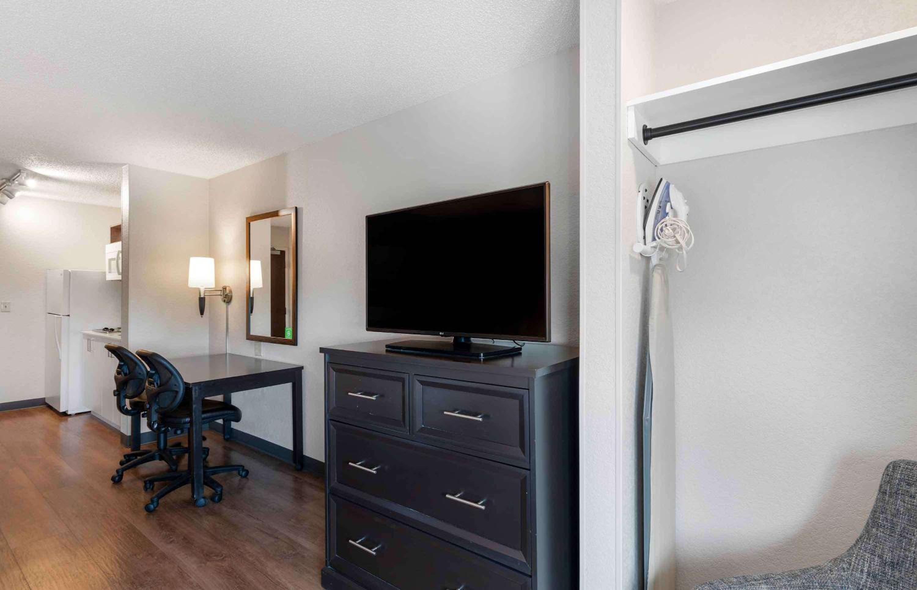 Superior Studio with 2 Double Beds - Non-Smoking - Photo 12