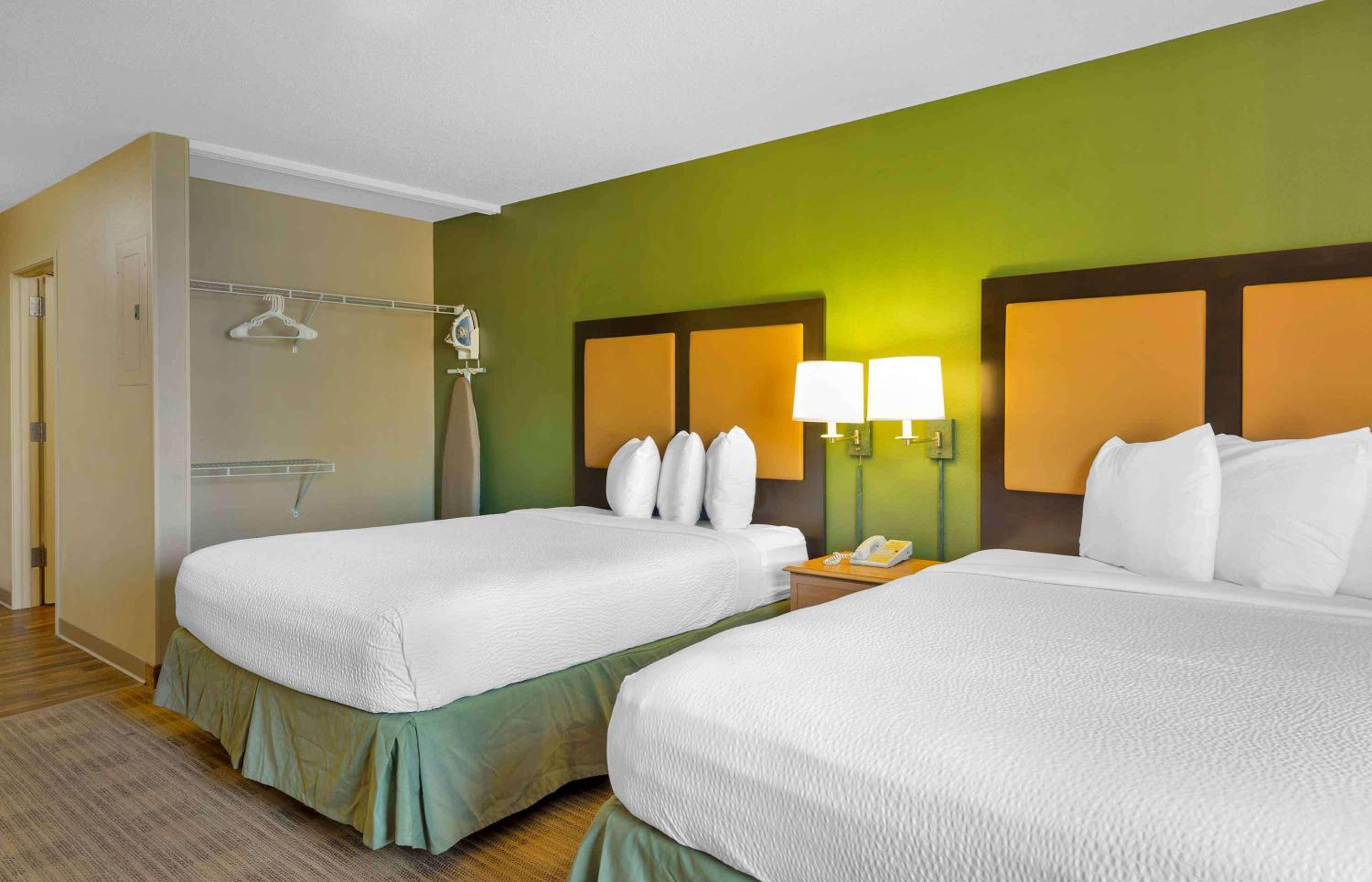 Studio with 2 Queen Beds - Non-Smoking - Photo 4