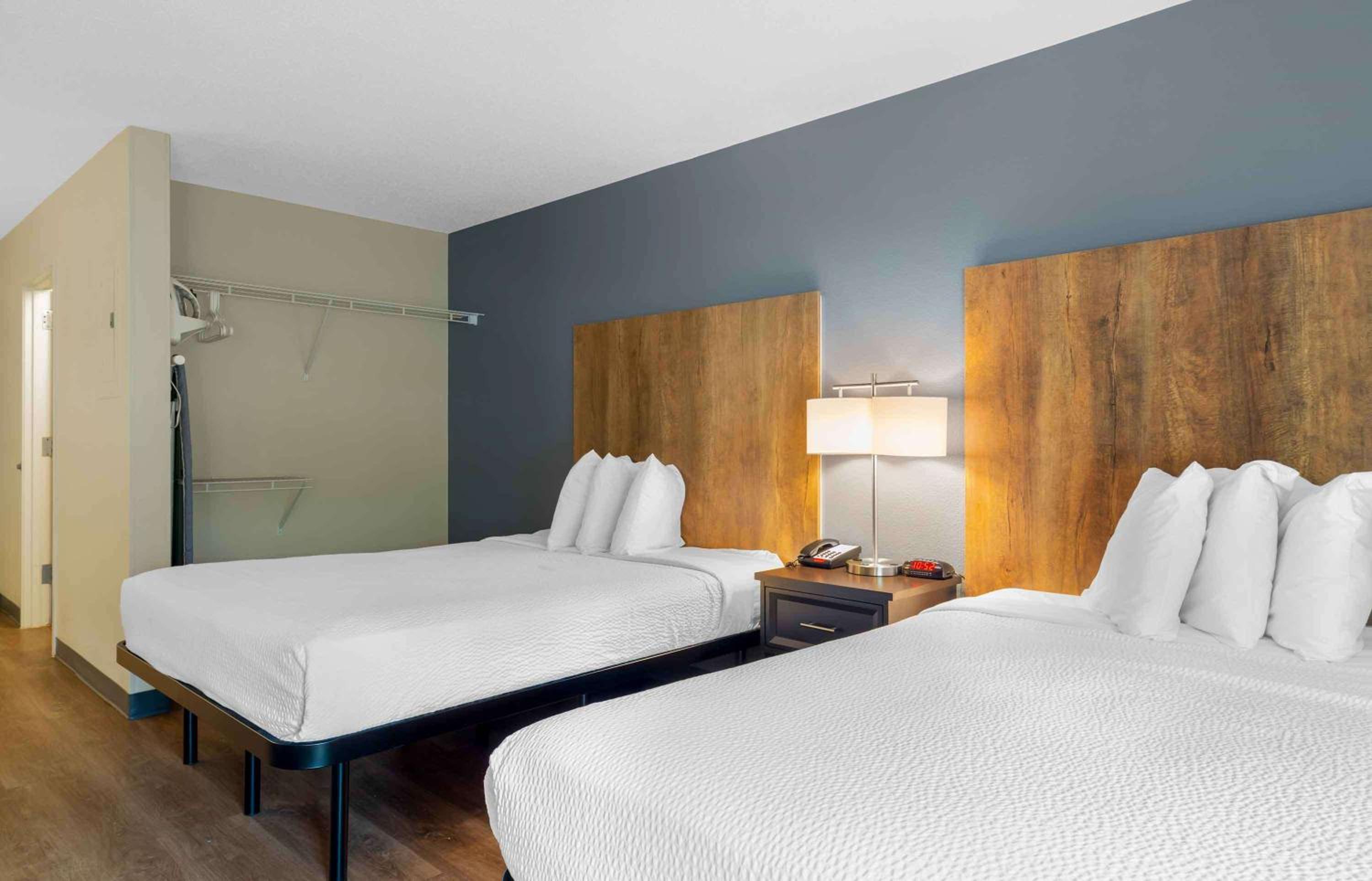 Premium Studio with 2 Queen Beds - Non-Smoking - Photo 1