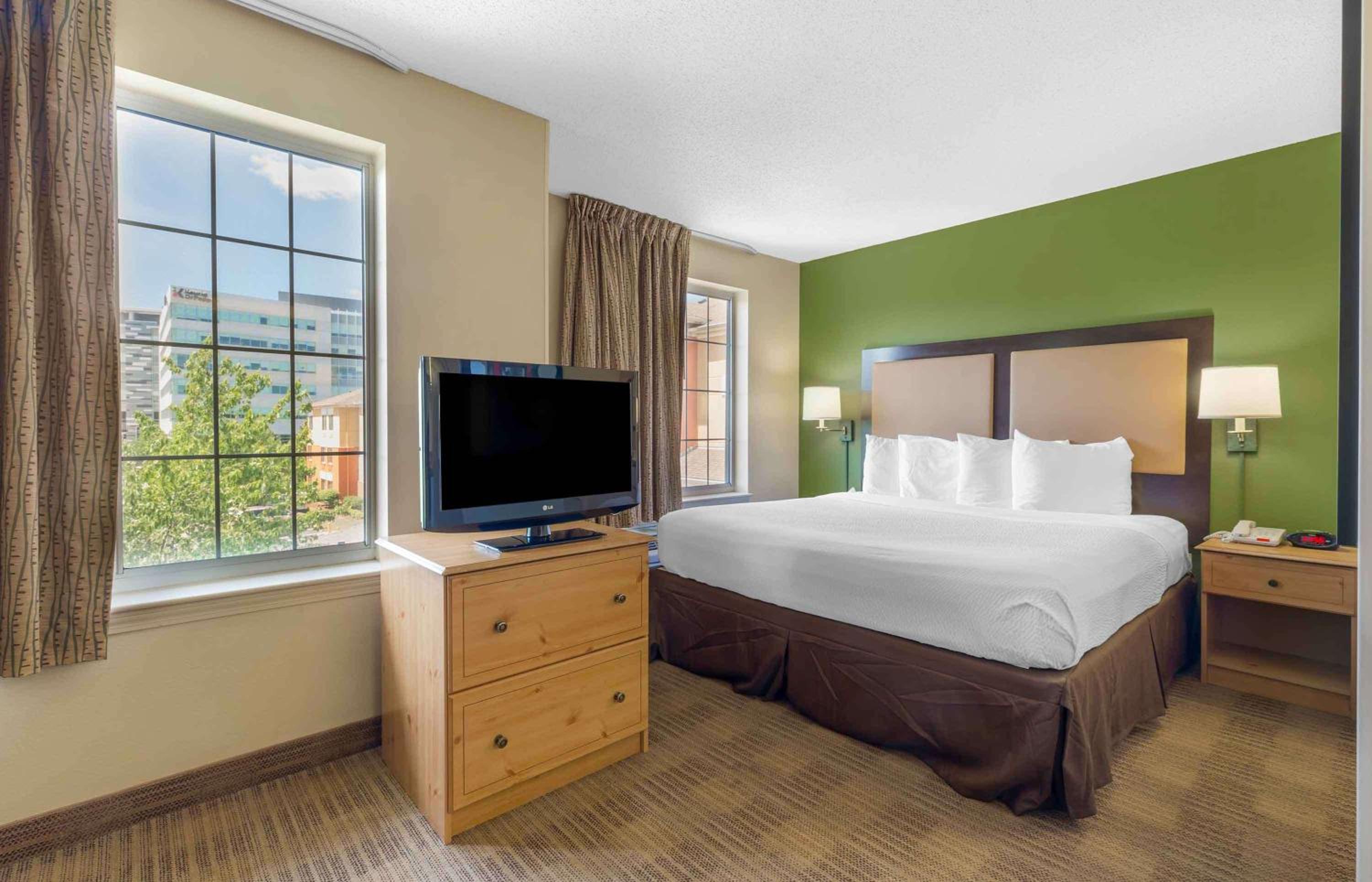 Deluxe Studio with 1 King Bed - Non-Smoking - Photo 1