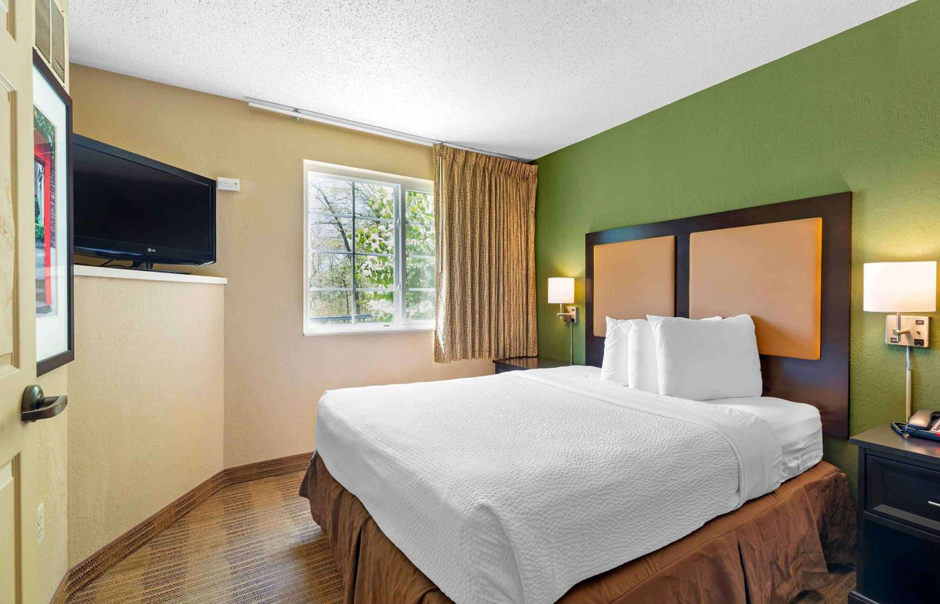 One Bedroom Suite with 1 Queen Bed - Non-Smoking photo 1