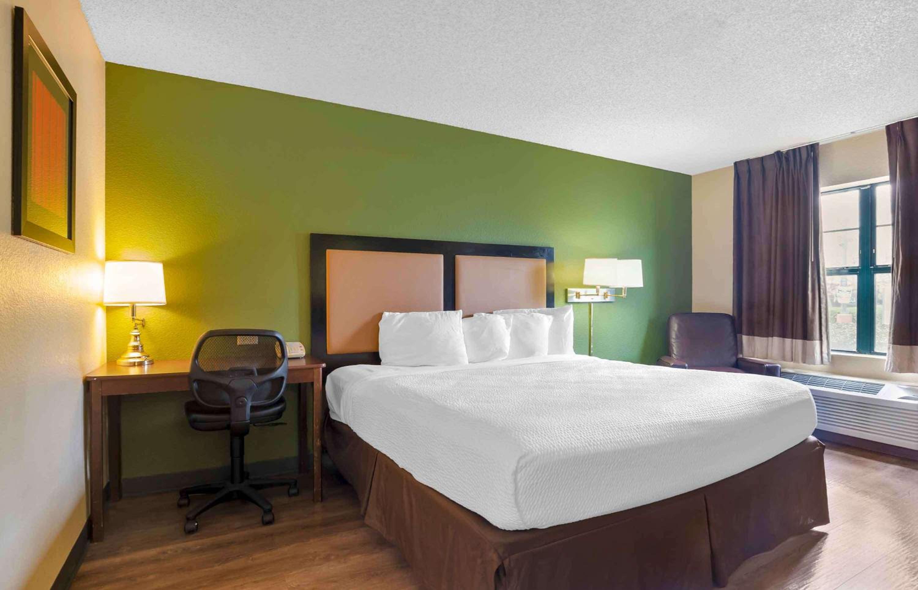 Deluxe Studio with 1 King Bed - Non-Smoking - Photo 1