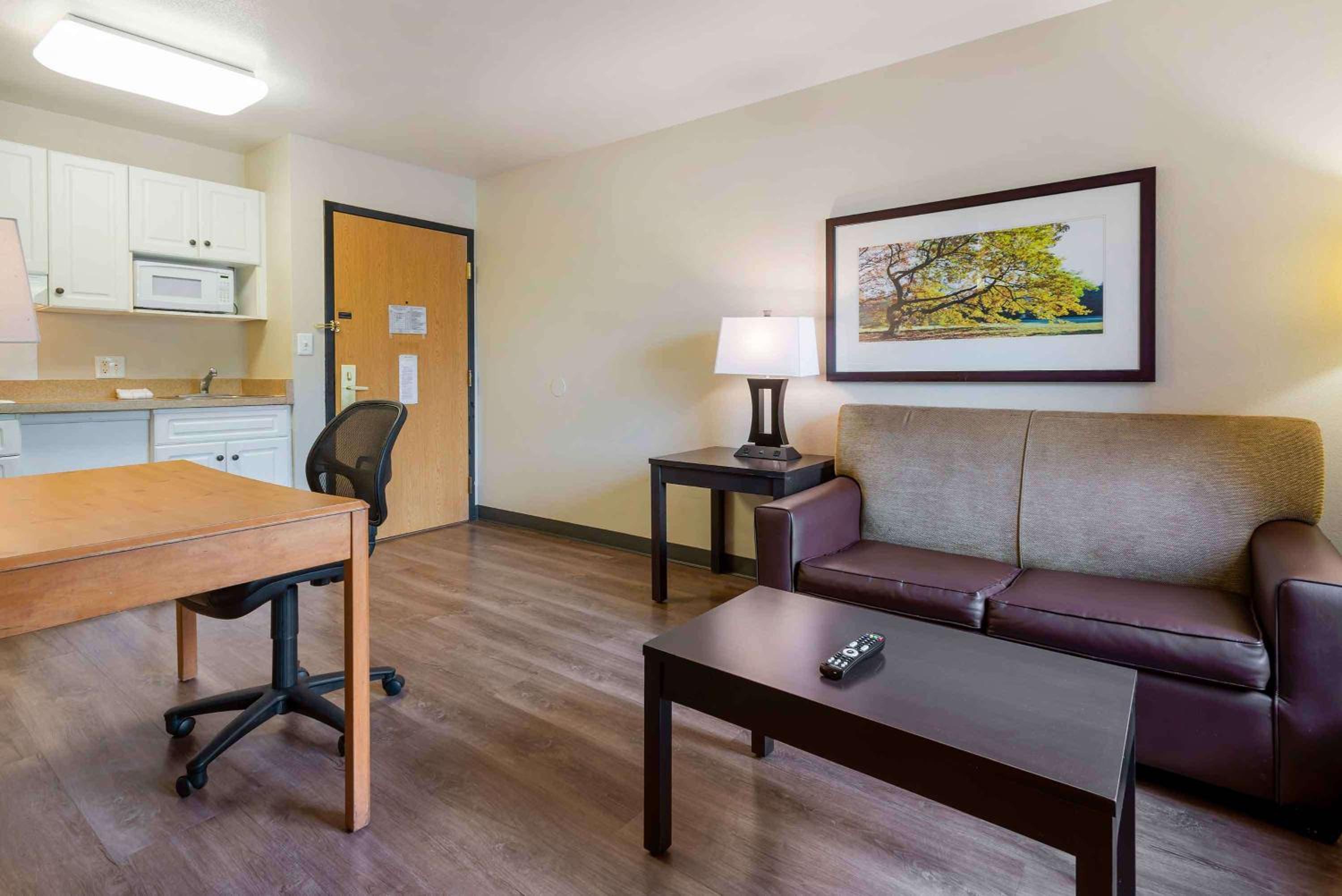 Deluxe Studio with 2 Double Beds - Non-Smoking - Photo 9