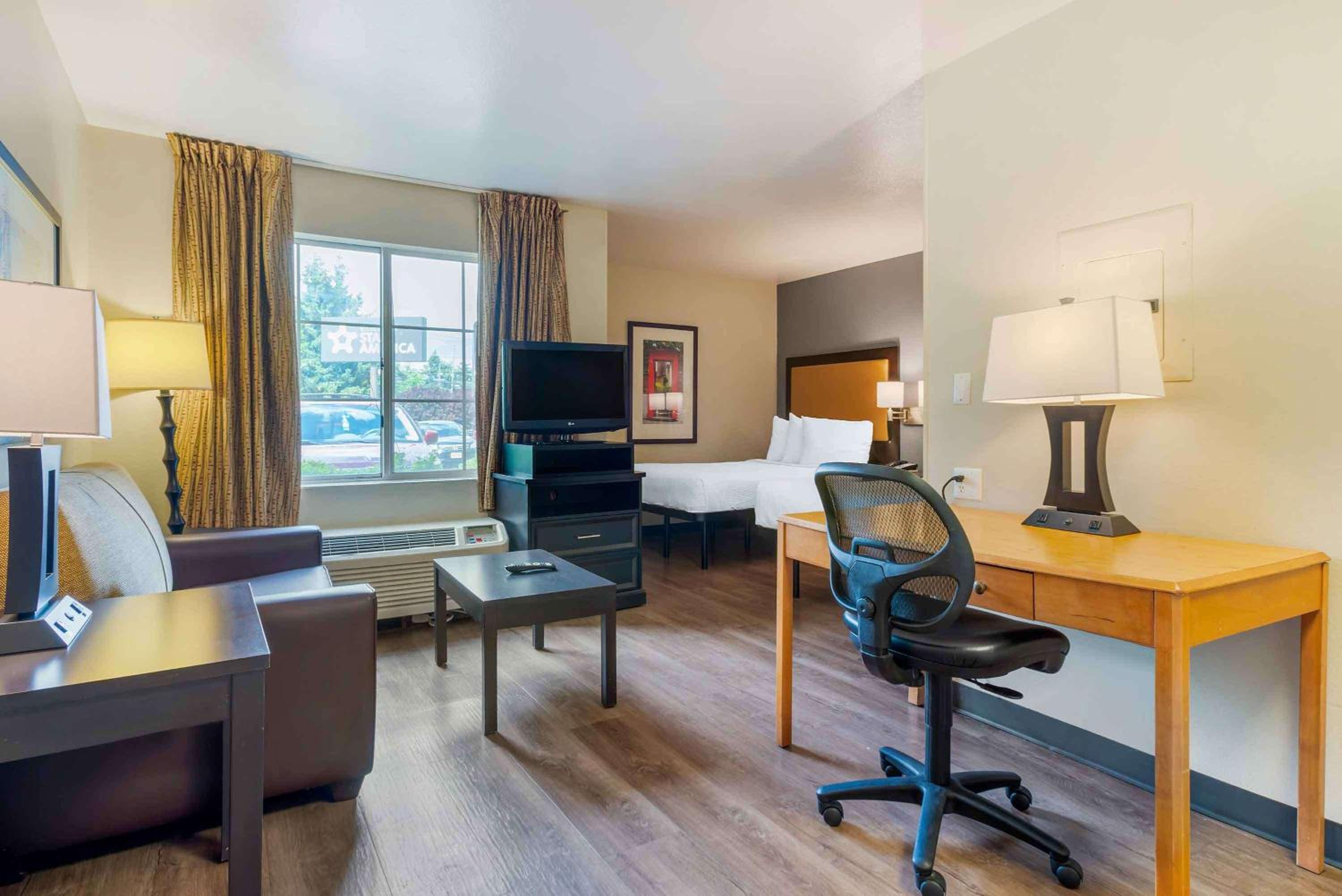 Deluxe Studio with 2 Double Beds - Non-Smoking - Photo 11