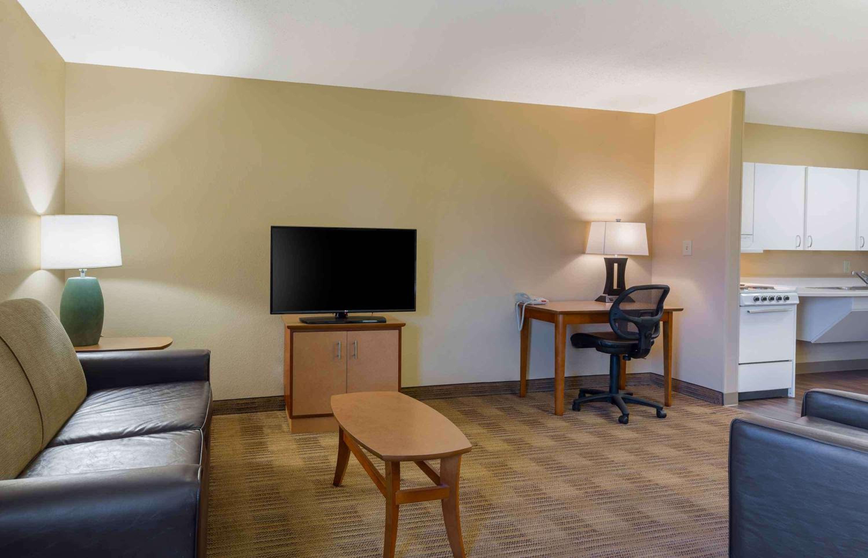 Deluxe Studio - Non-Smoking - Disability Access - Photo 10