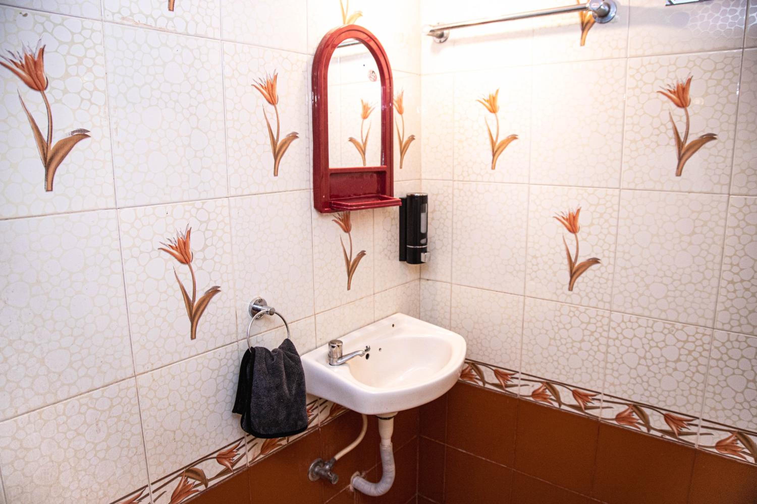 Deluxe Double Room With Balcony - Photo 14