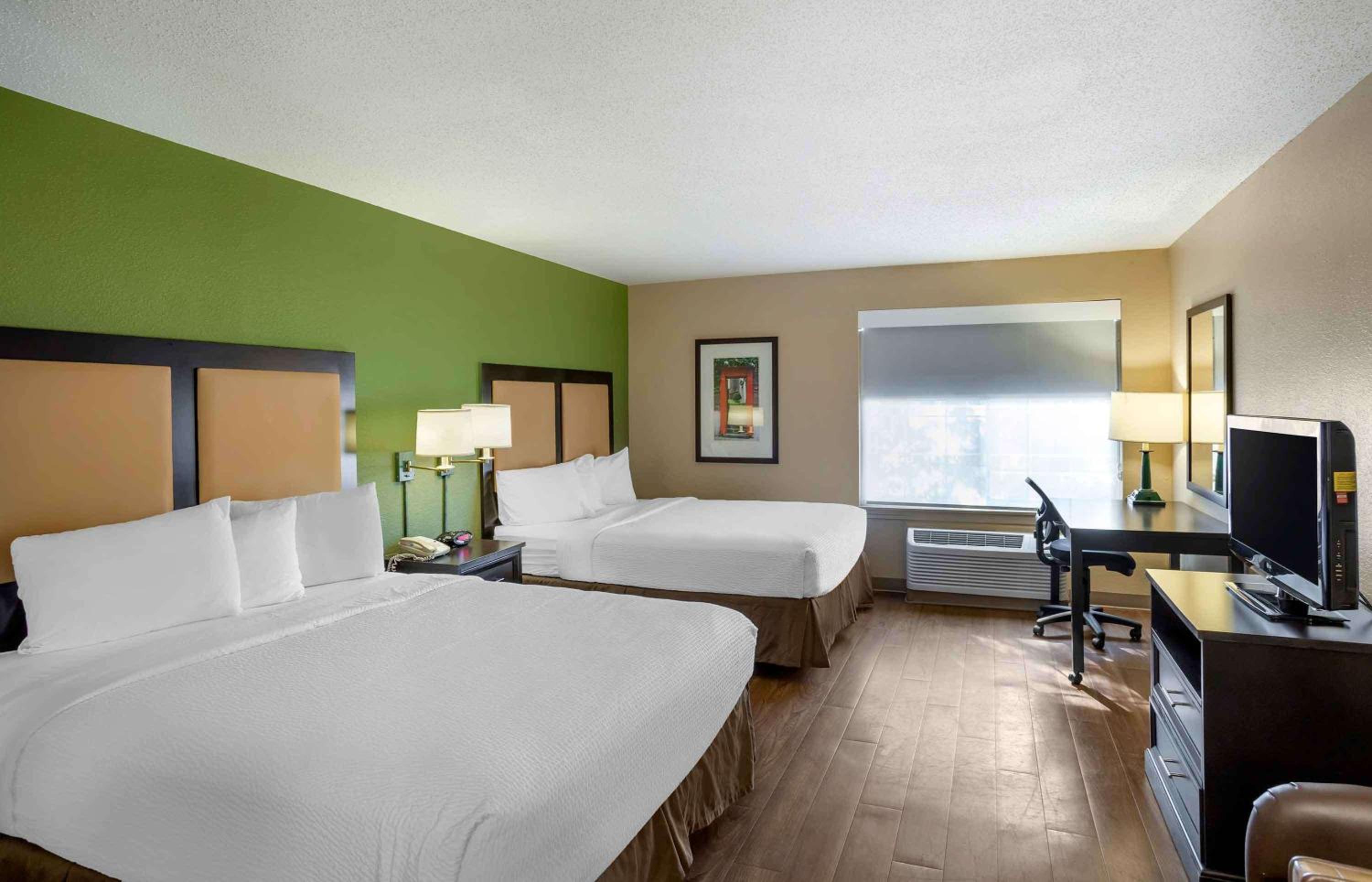 Studio with 2 Queen Beds - Non-Smoking - Photo 3