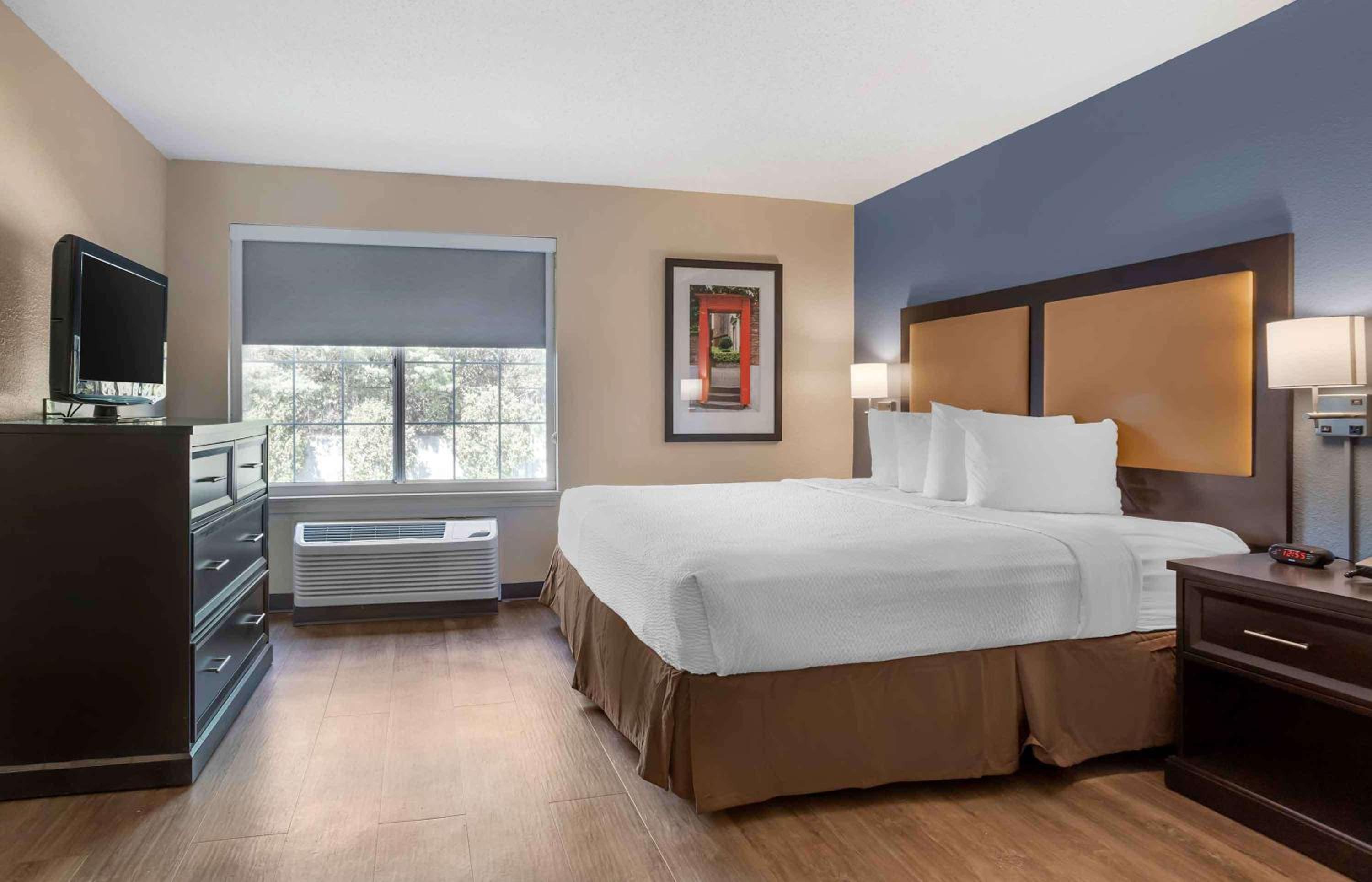 One Bedroom Suite - Non-Smoking - Photo 1