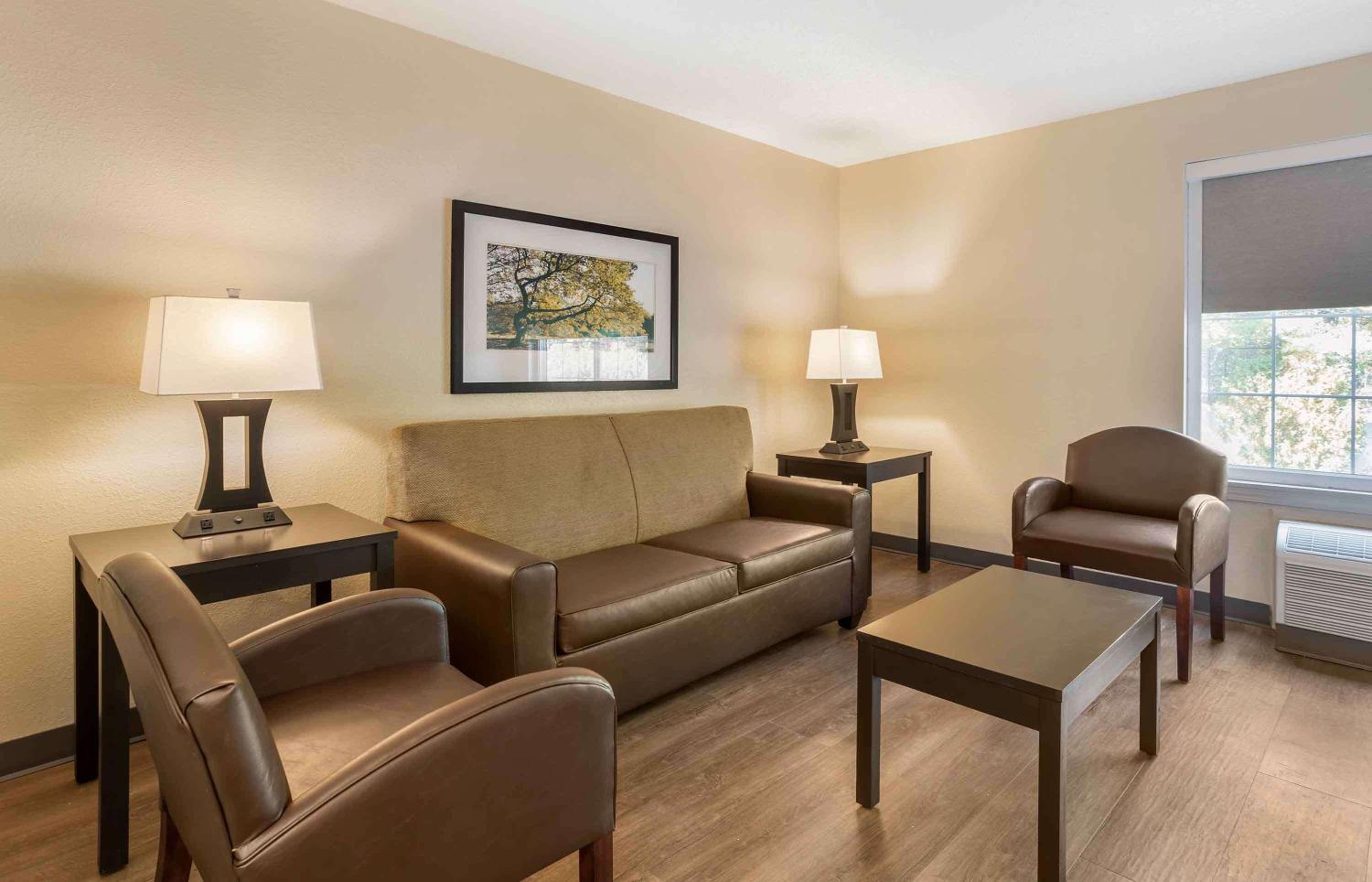 One Bedroom Suite - Non-Smoking - Photo 4