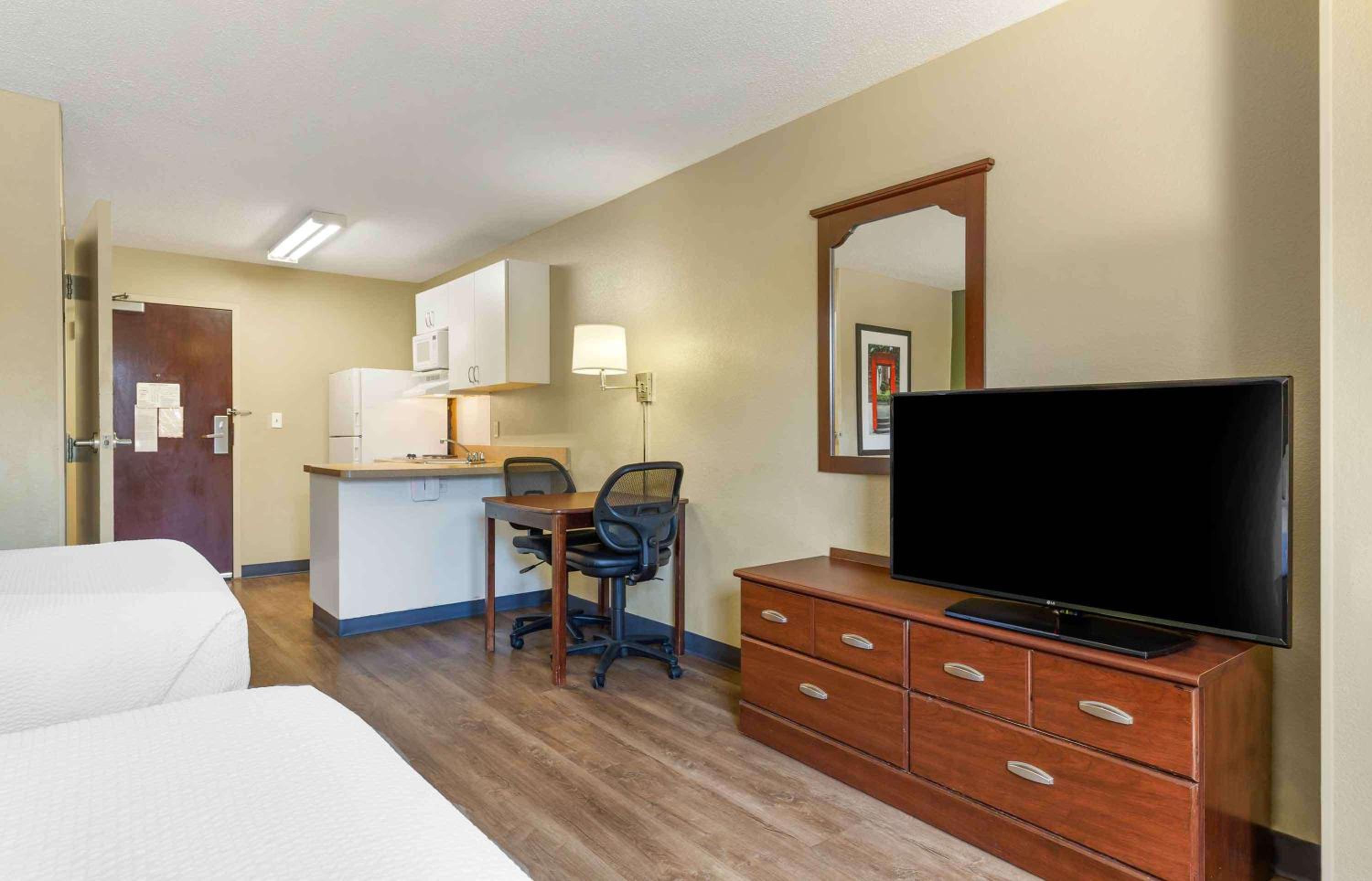 Studio with 2 Double Beds - Non-Smoking, photo 7