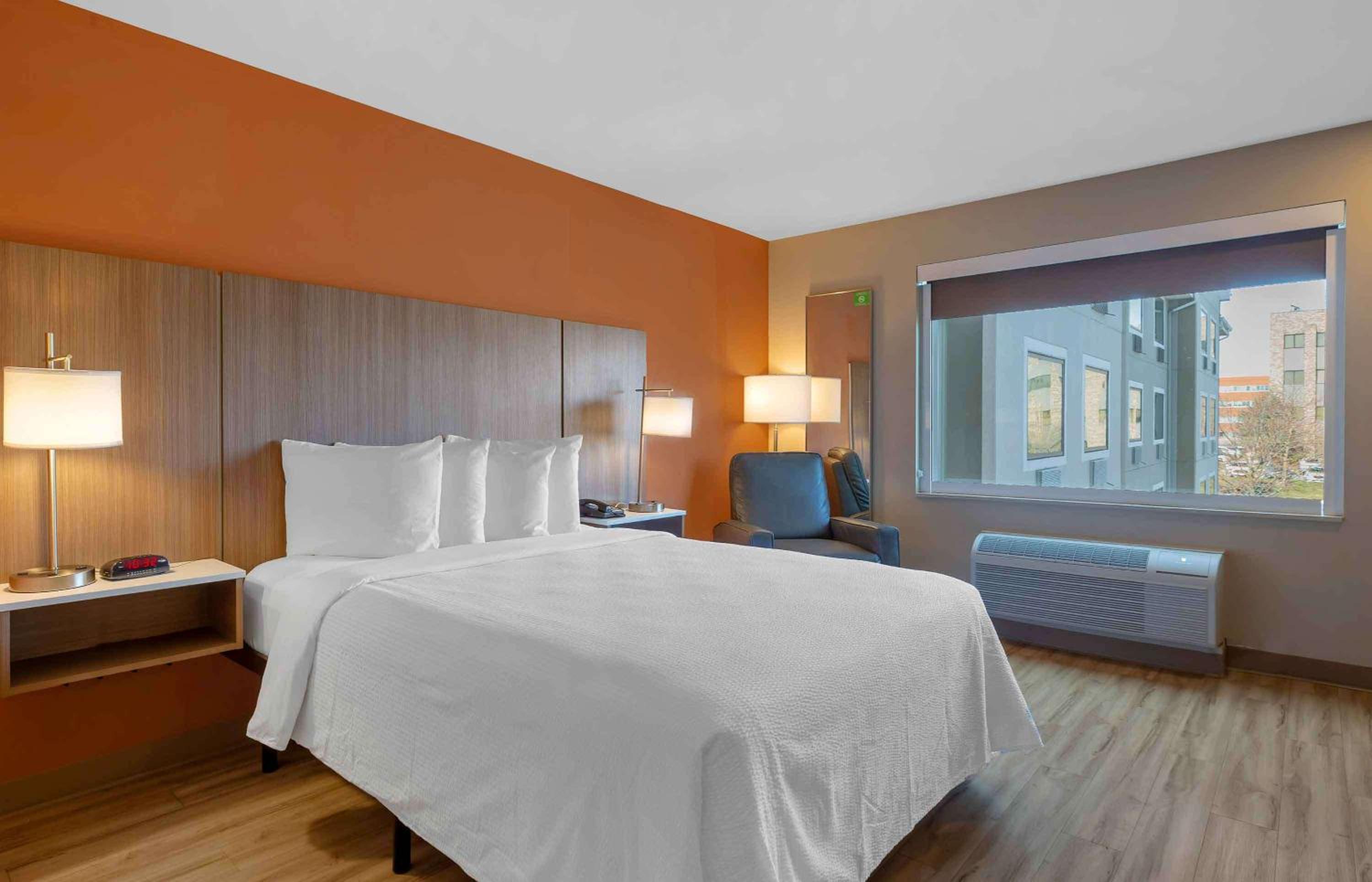 Queen studio with 1 Queen Bed - Disability Access/Non-Smoking
