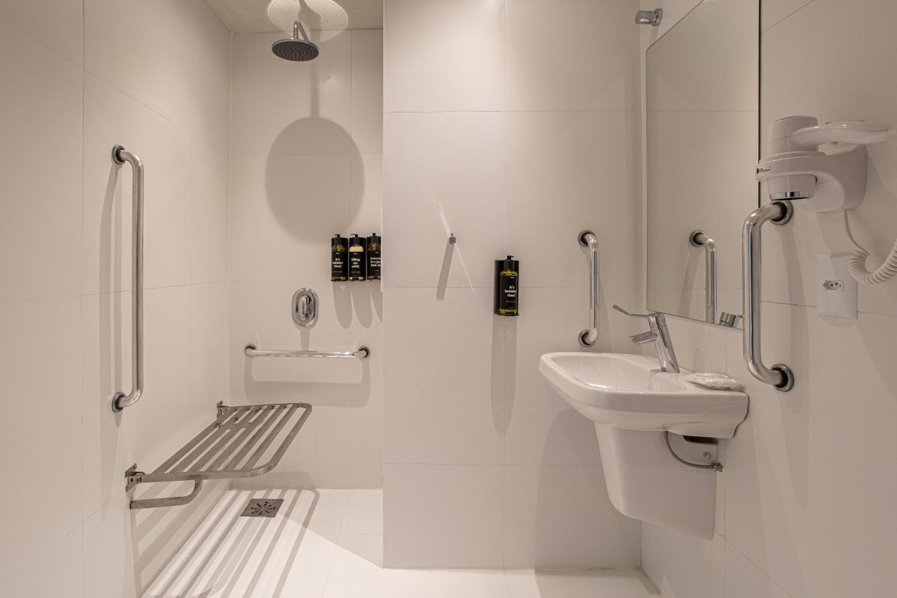 King Room - Disability Access photo 3