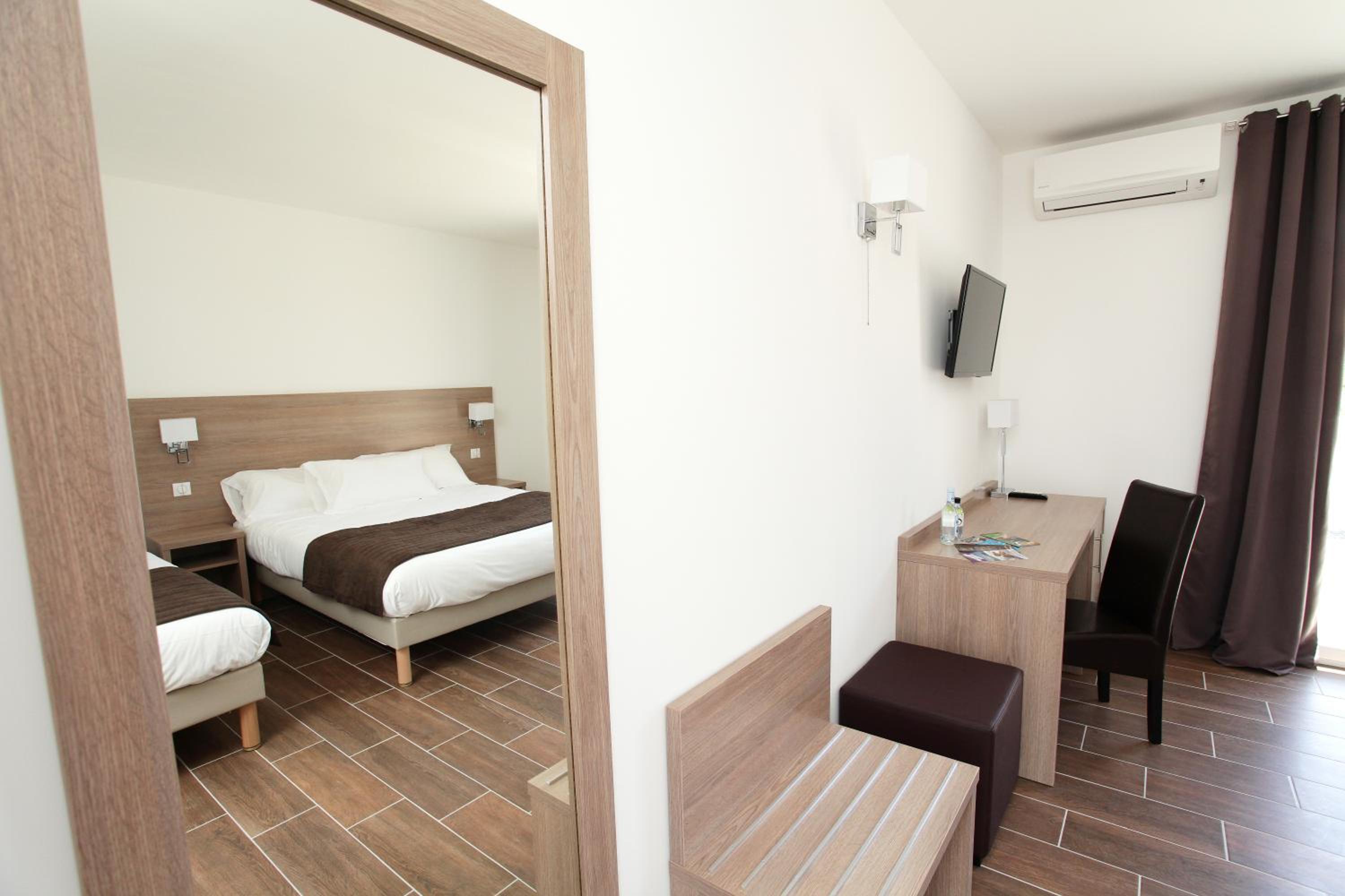 Superior Double Room with Pool View photo 3