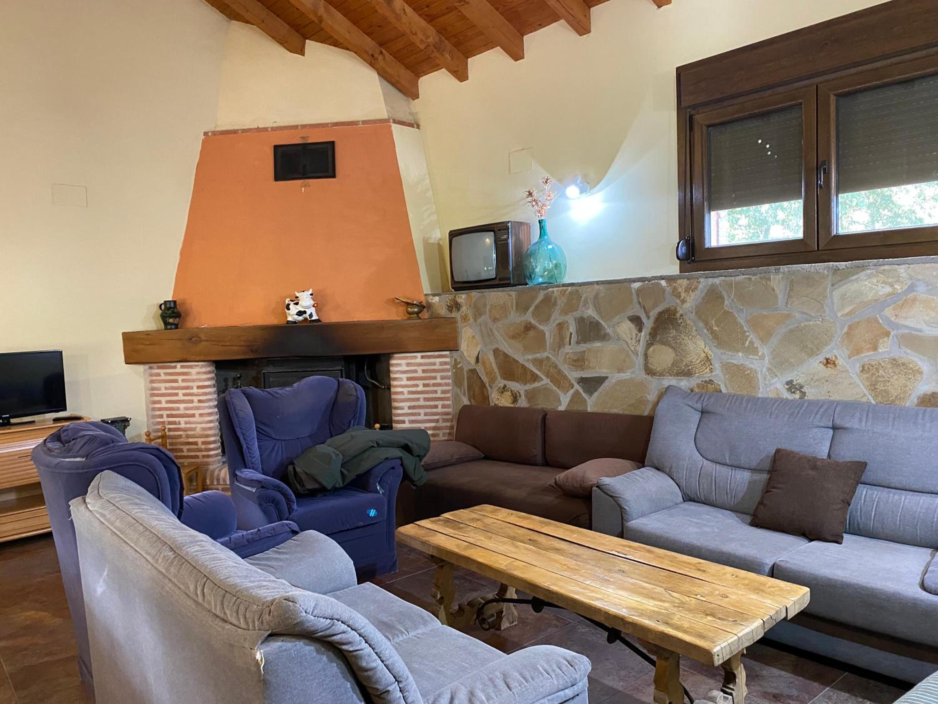 Five-Bedroom House photo 2