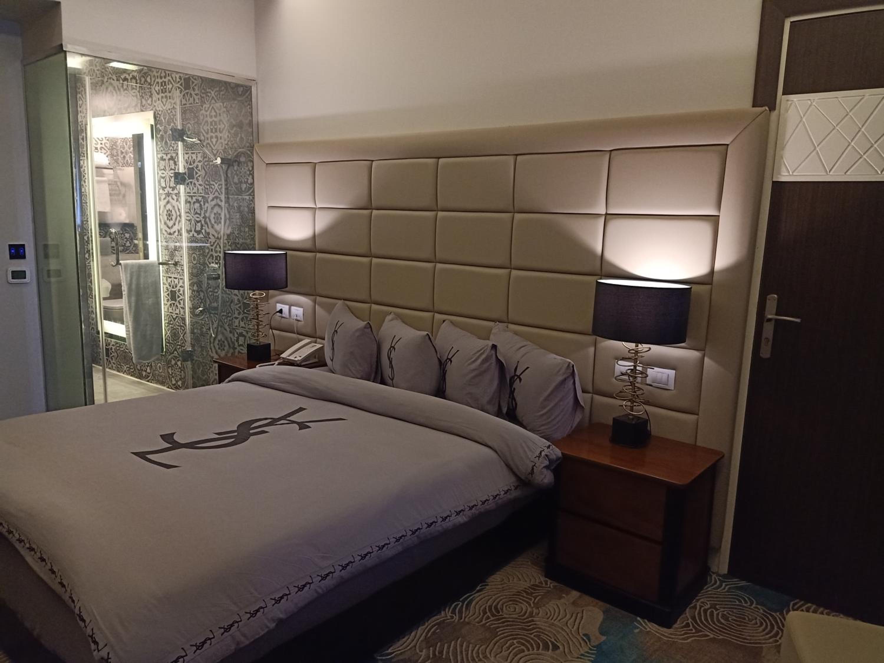 Royal Double Room with Sea View - Egyptians & Residents Only