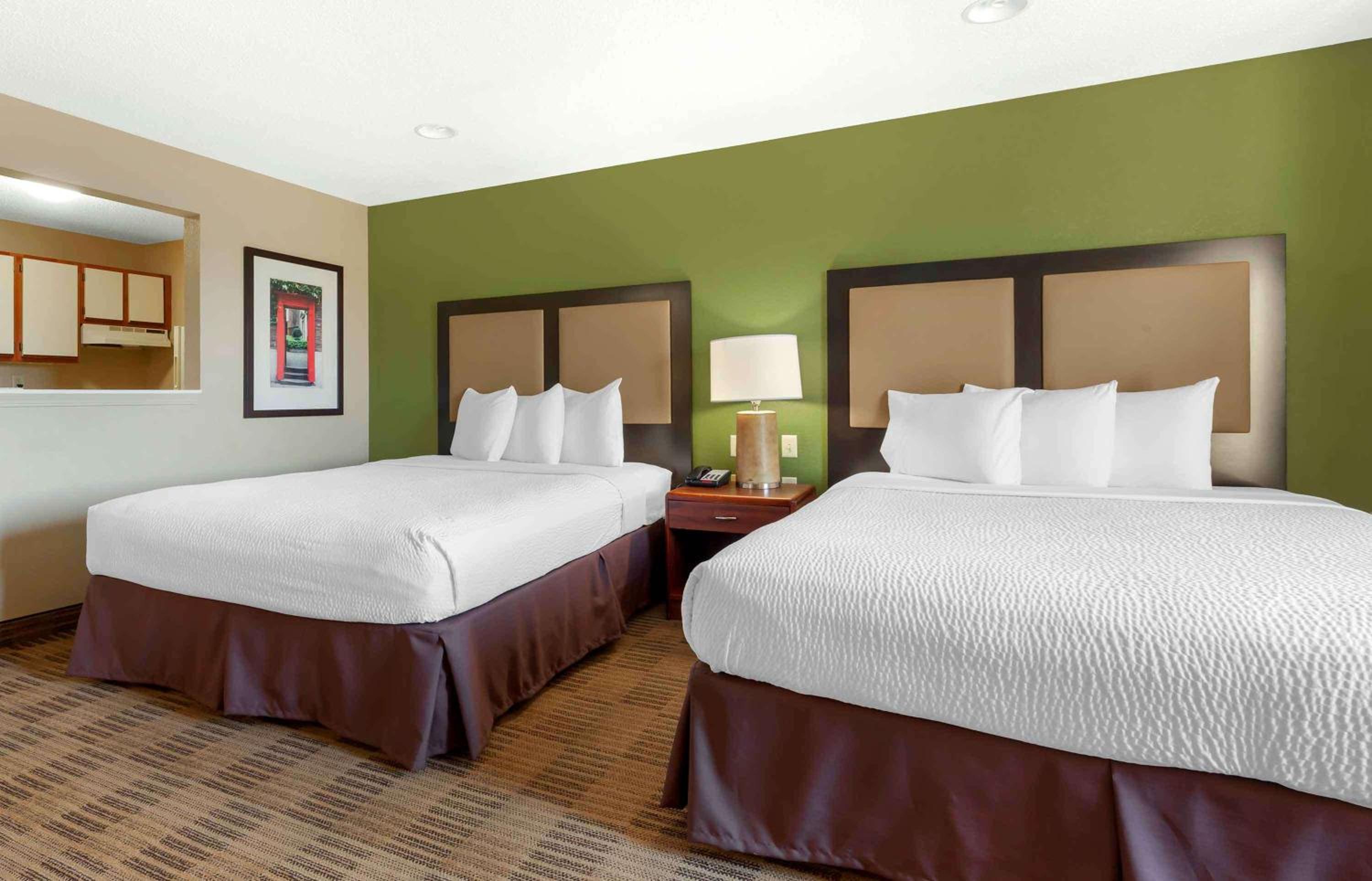 Deluxe Studio with 2 Queen Beds - Non-Smoking - Photo 1