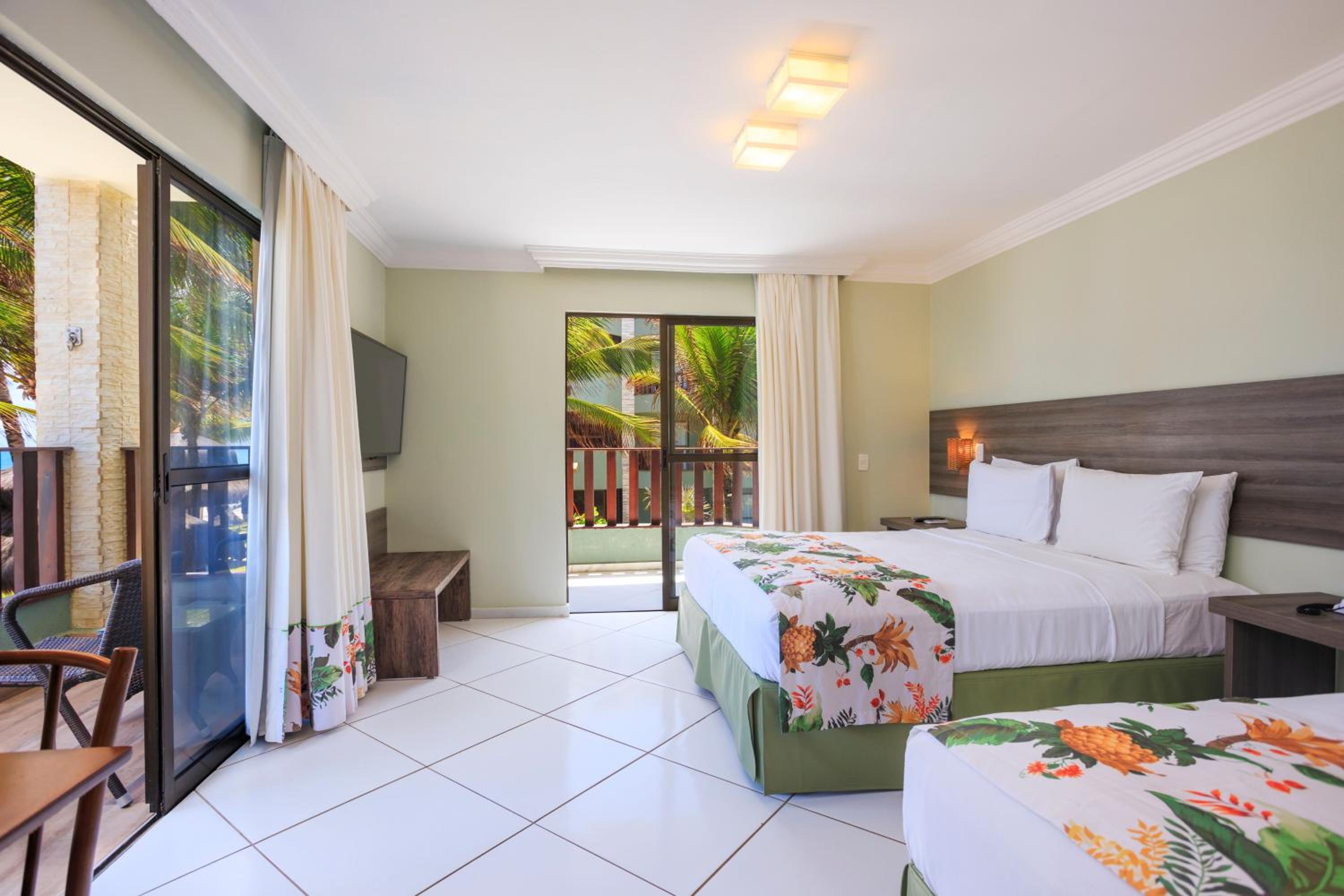 Superior Double Room with Sea View (2 adults + 1 child) - Photo 2