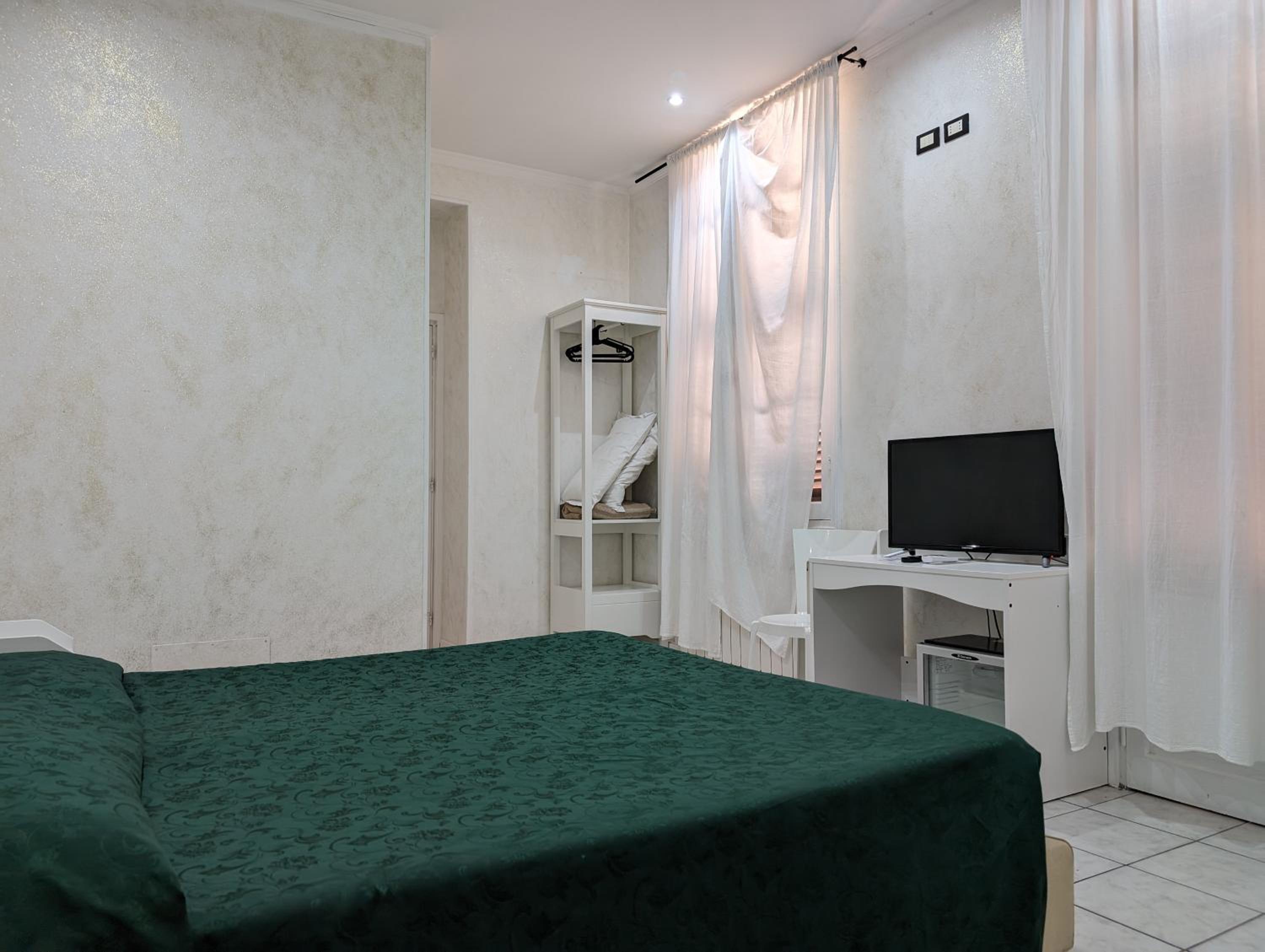 Double Room - Photo 2