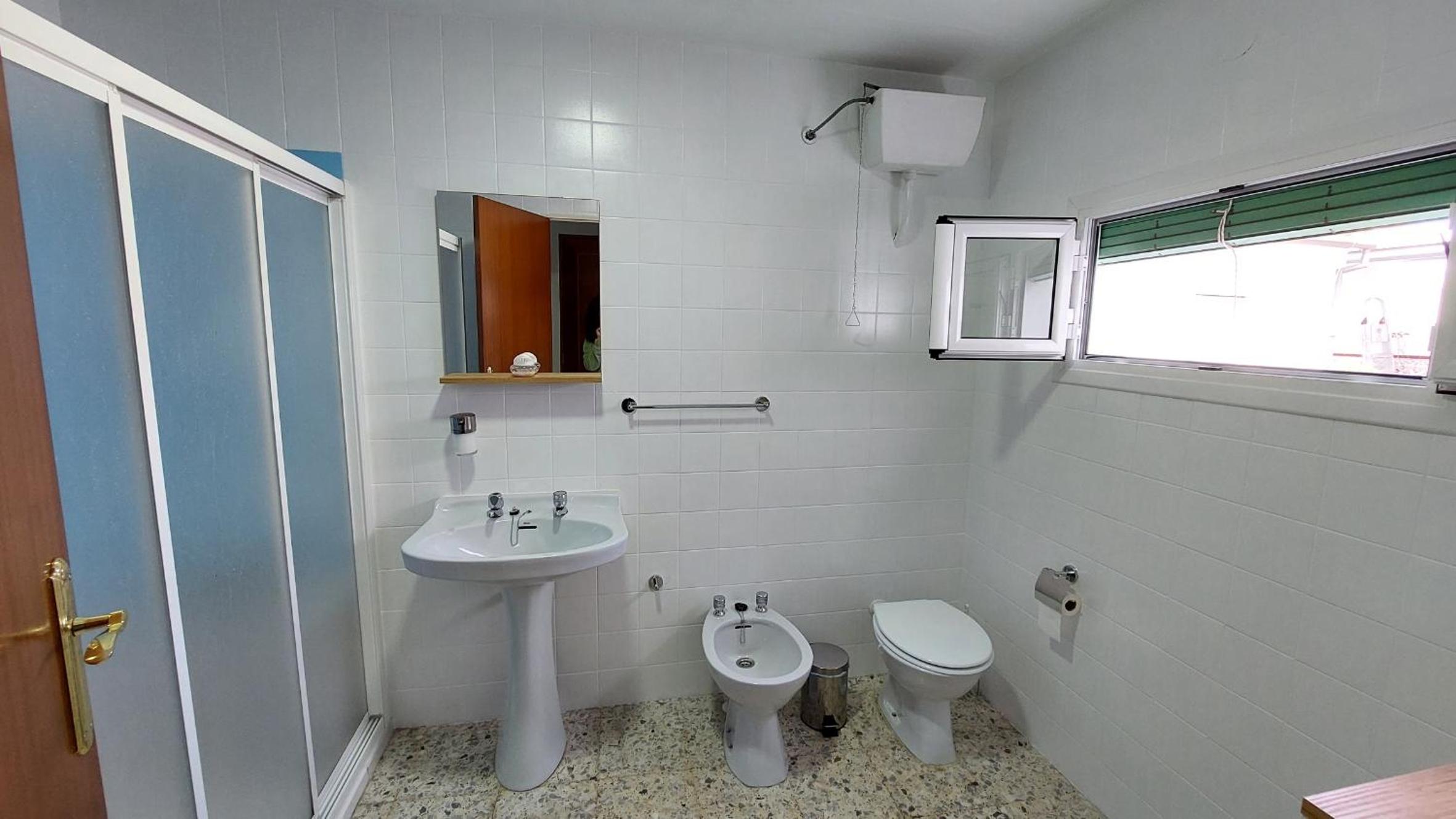 Four-Bedroom House photo 3