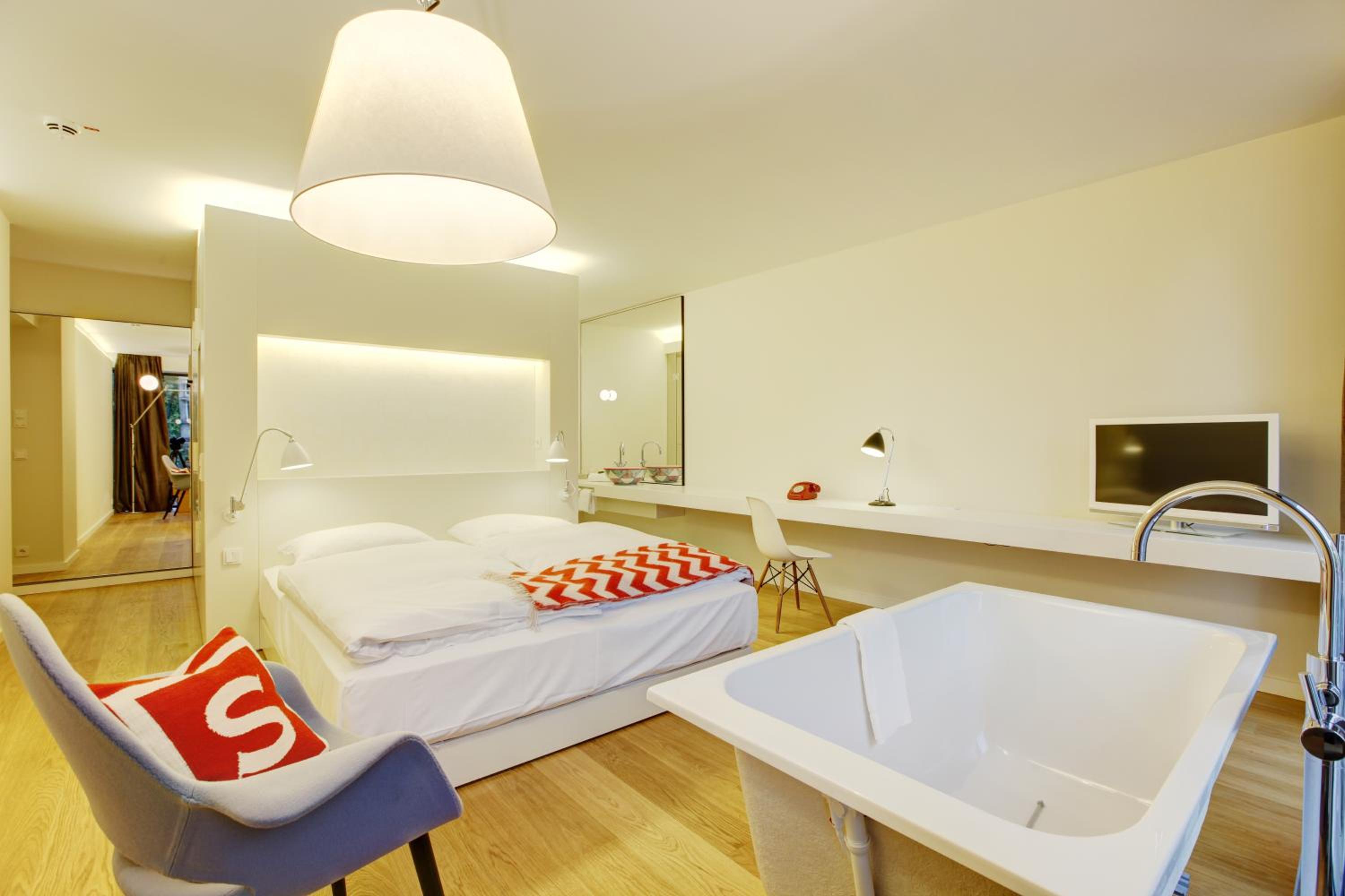 Business Suite photo 3