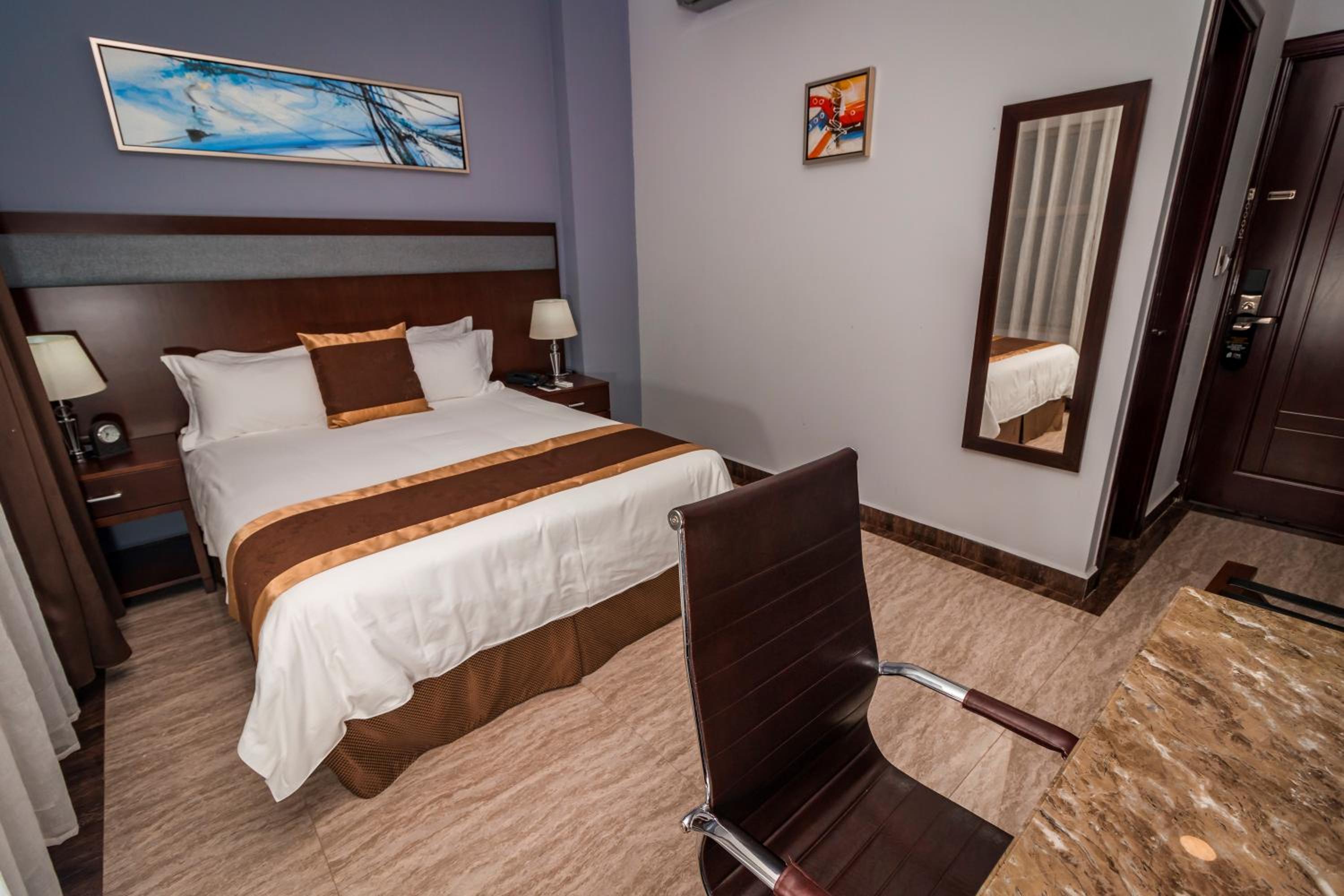 Standard Queen Room