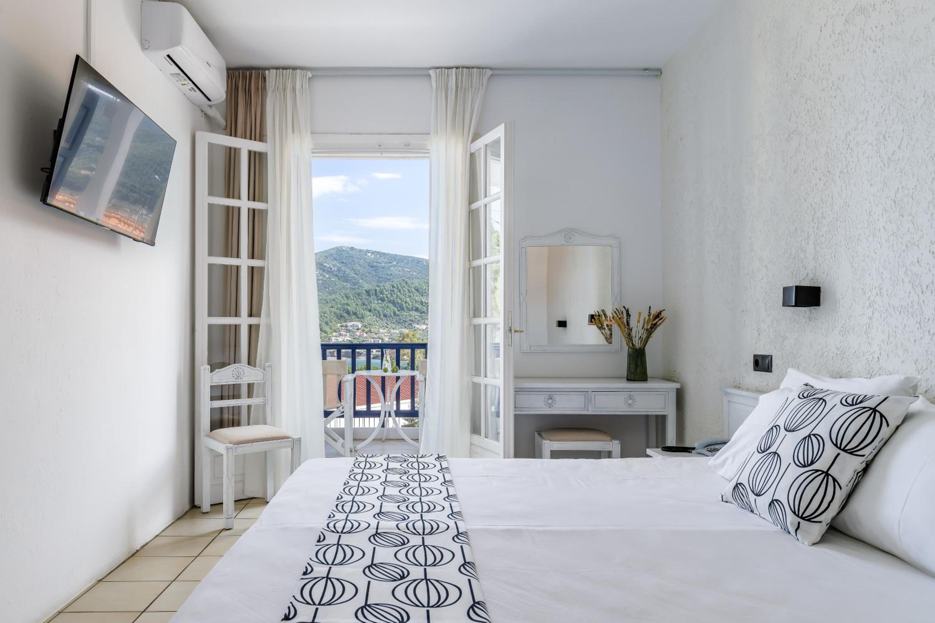 Double or Twin Room with Partial Sea View