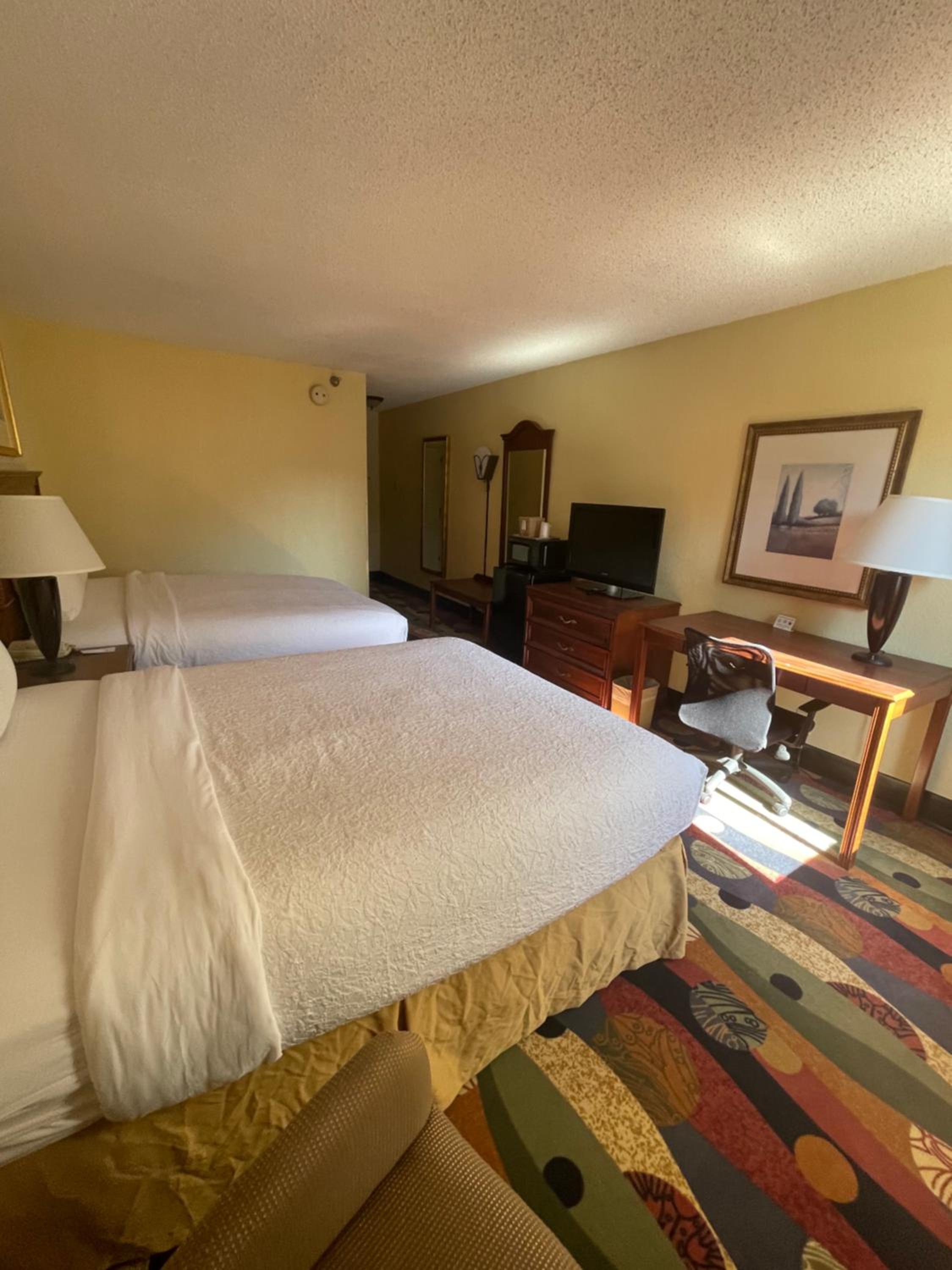 Queen Room with Two Queen Beds - Photo 8