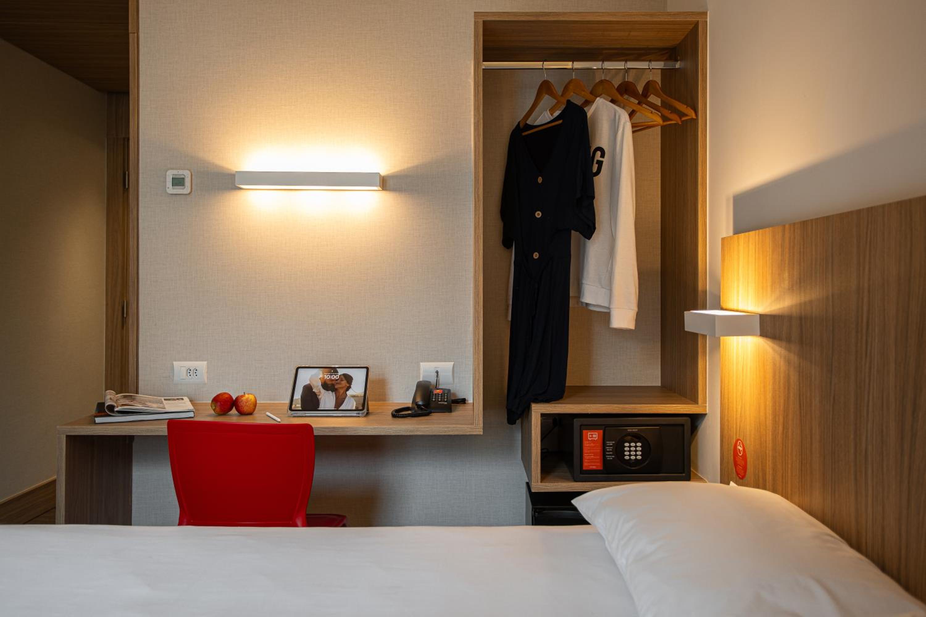 Standard Double Room - Photo 5
