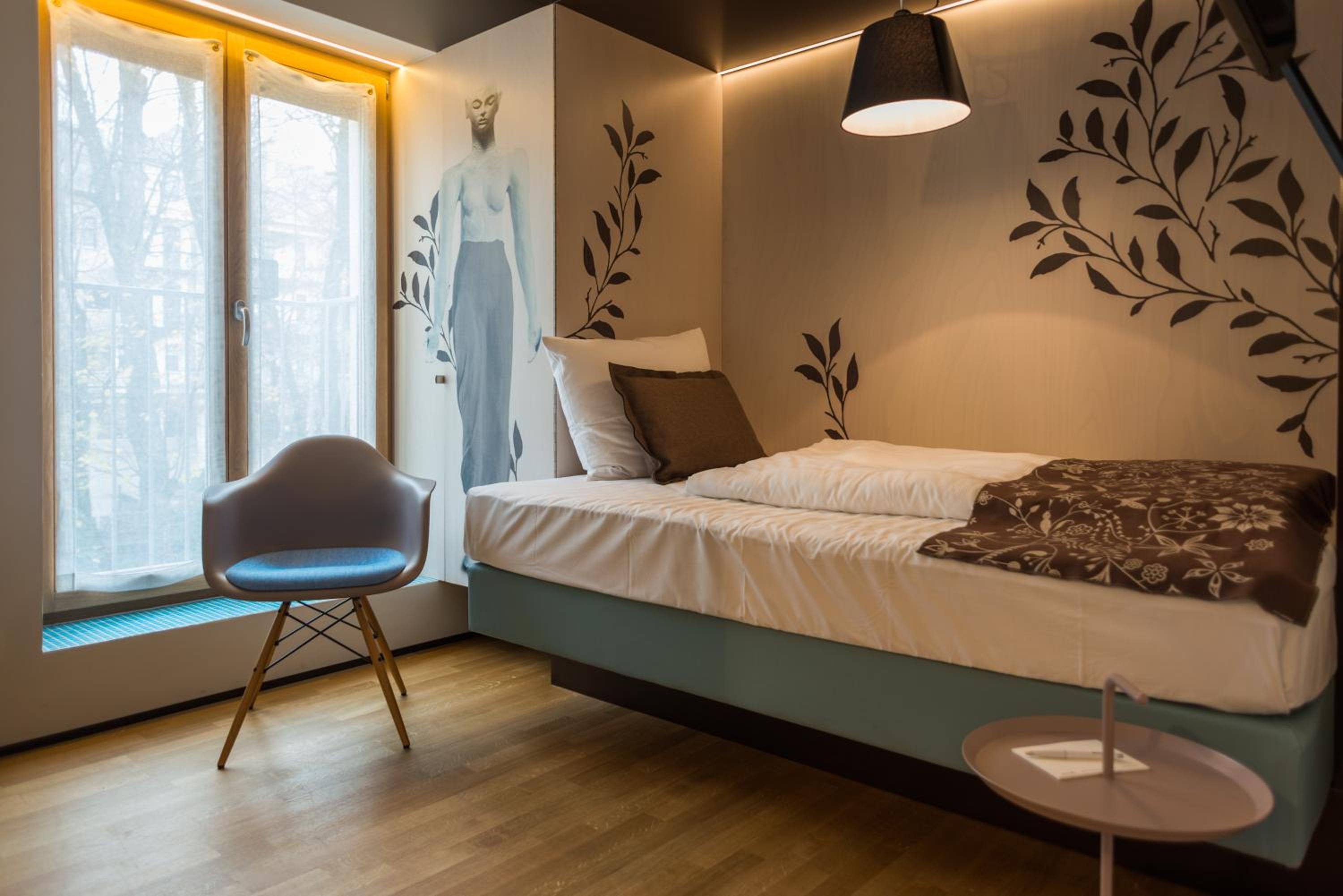Single Mini Suite