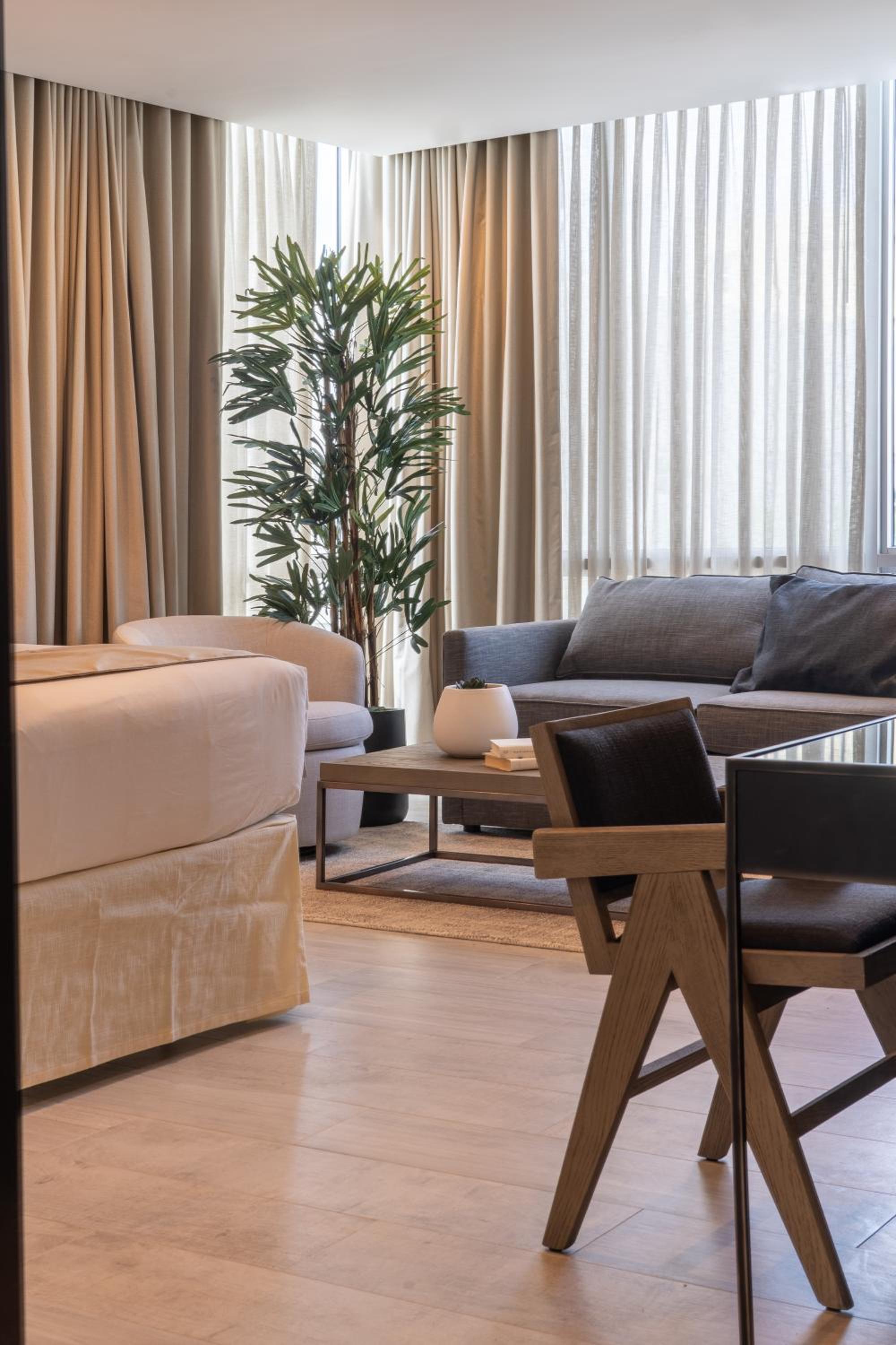 Deluxe King Suite - Photo 2