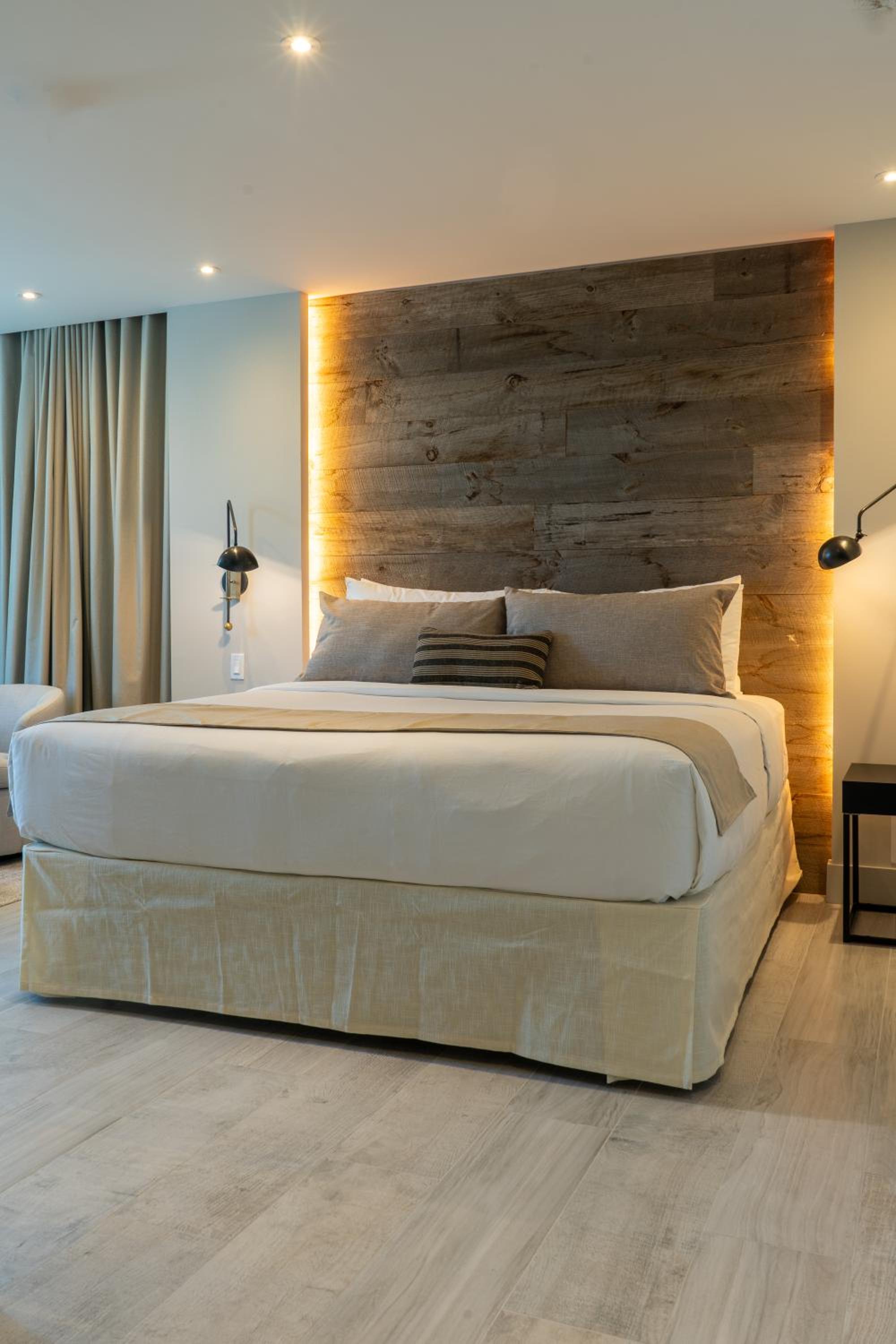 Deluxe King Suite - Photo 4