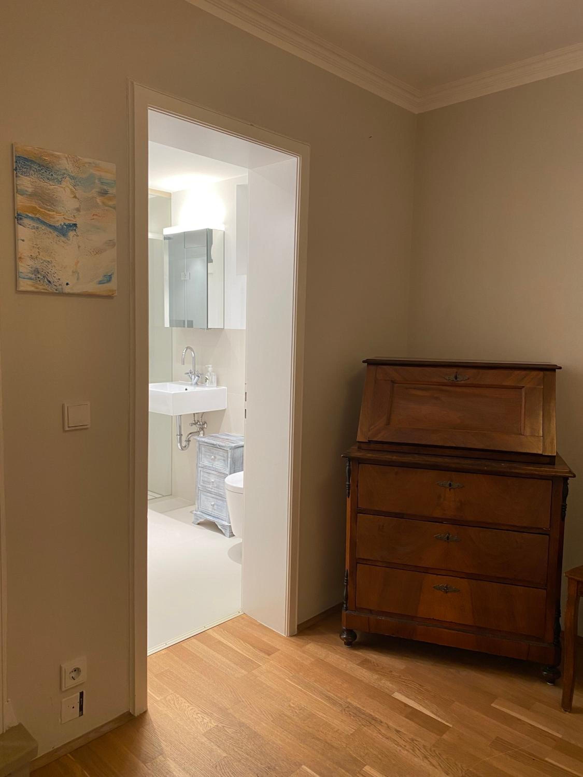 One-Bedroom Apartment photo 2