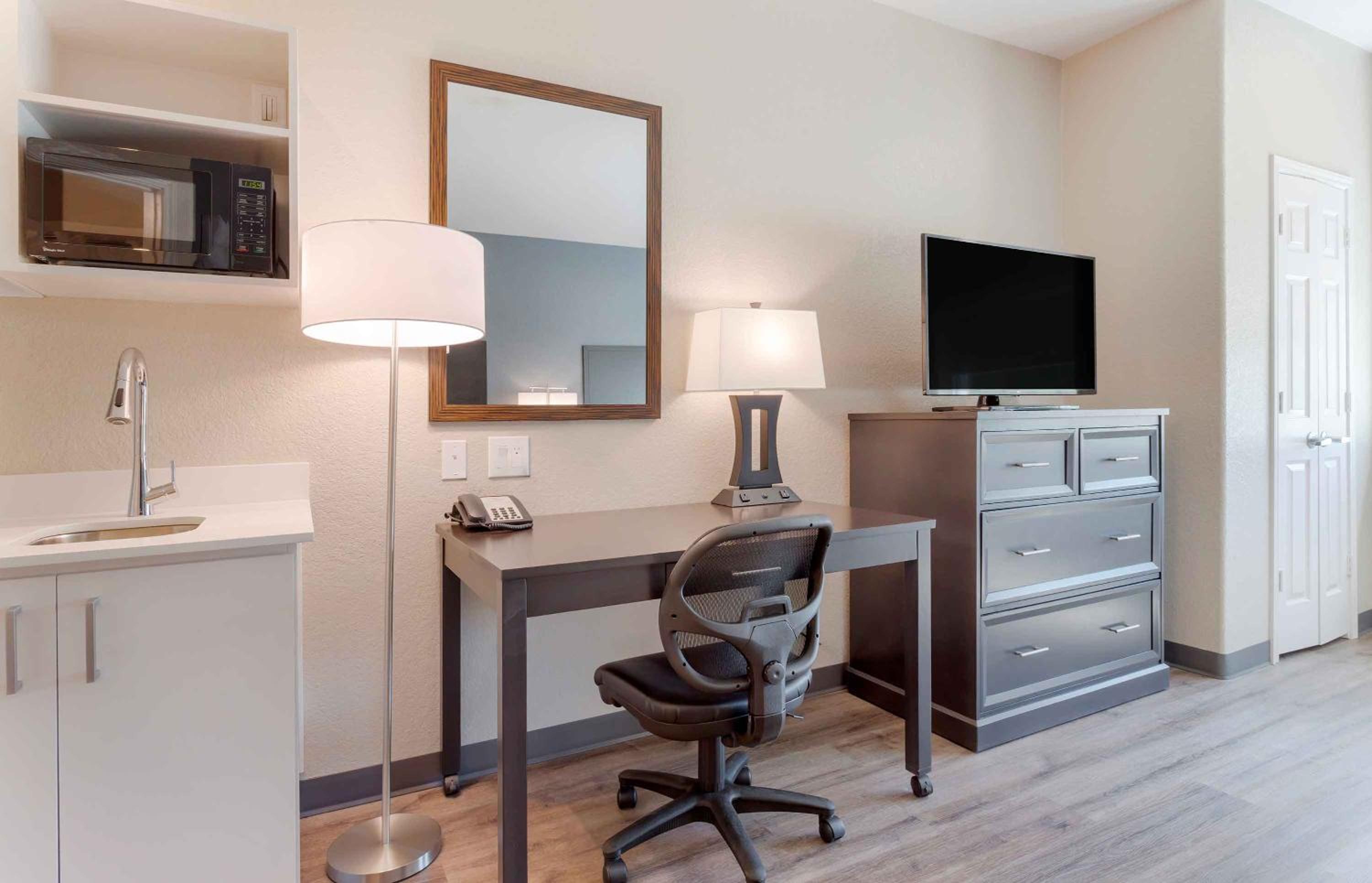 Standard King Room photo 2