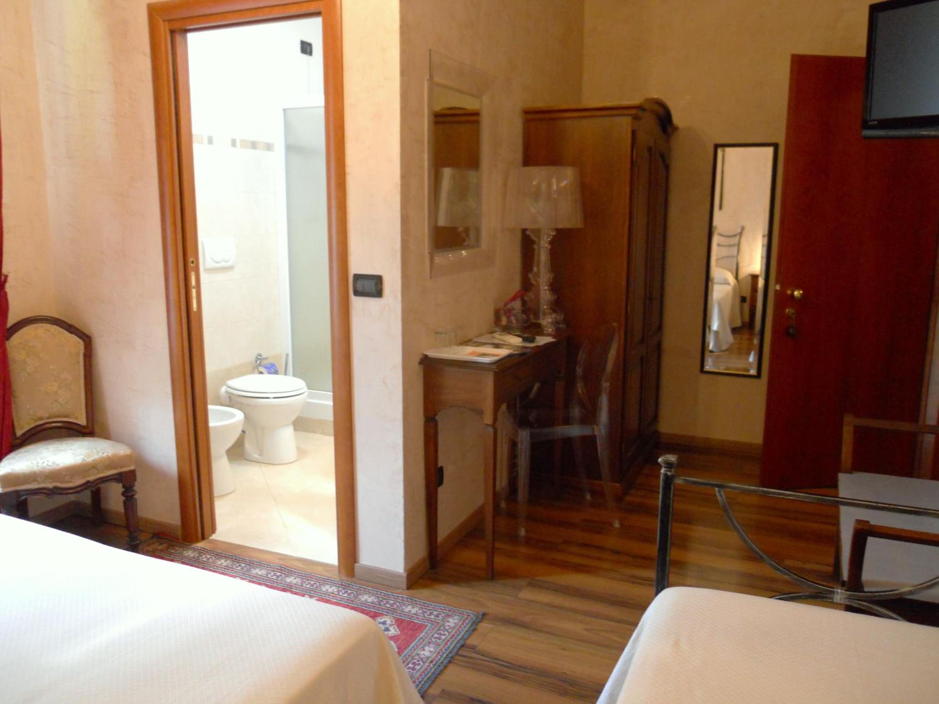 Classic Triple Room - Photo 3