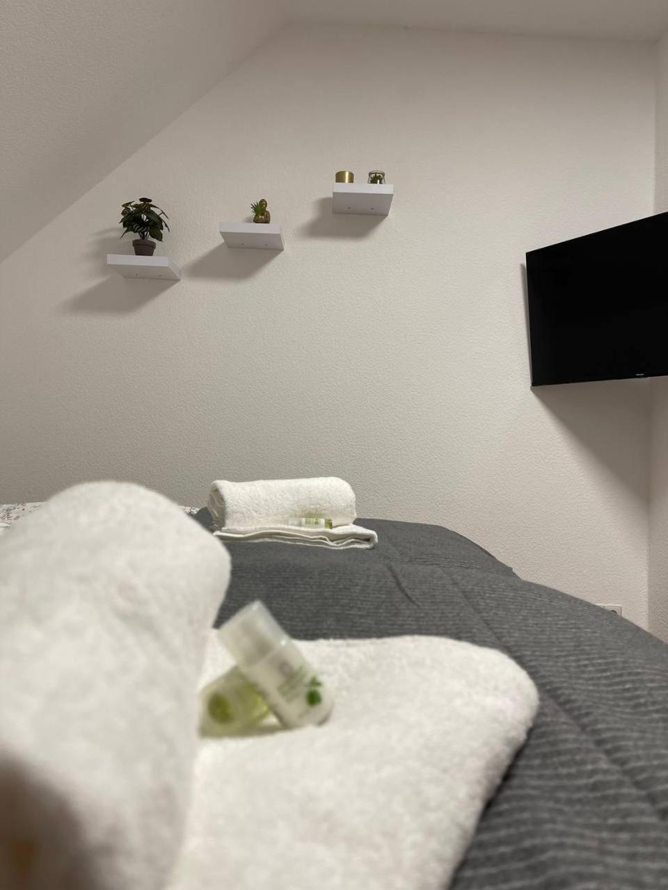 Double Room with Shared Bathroom photo 1