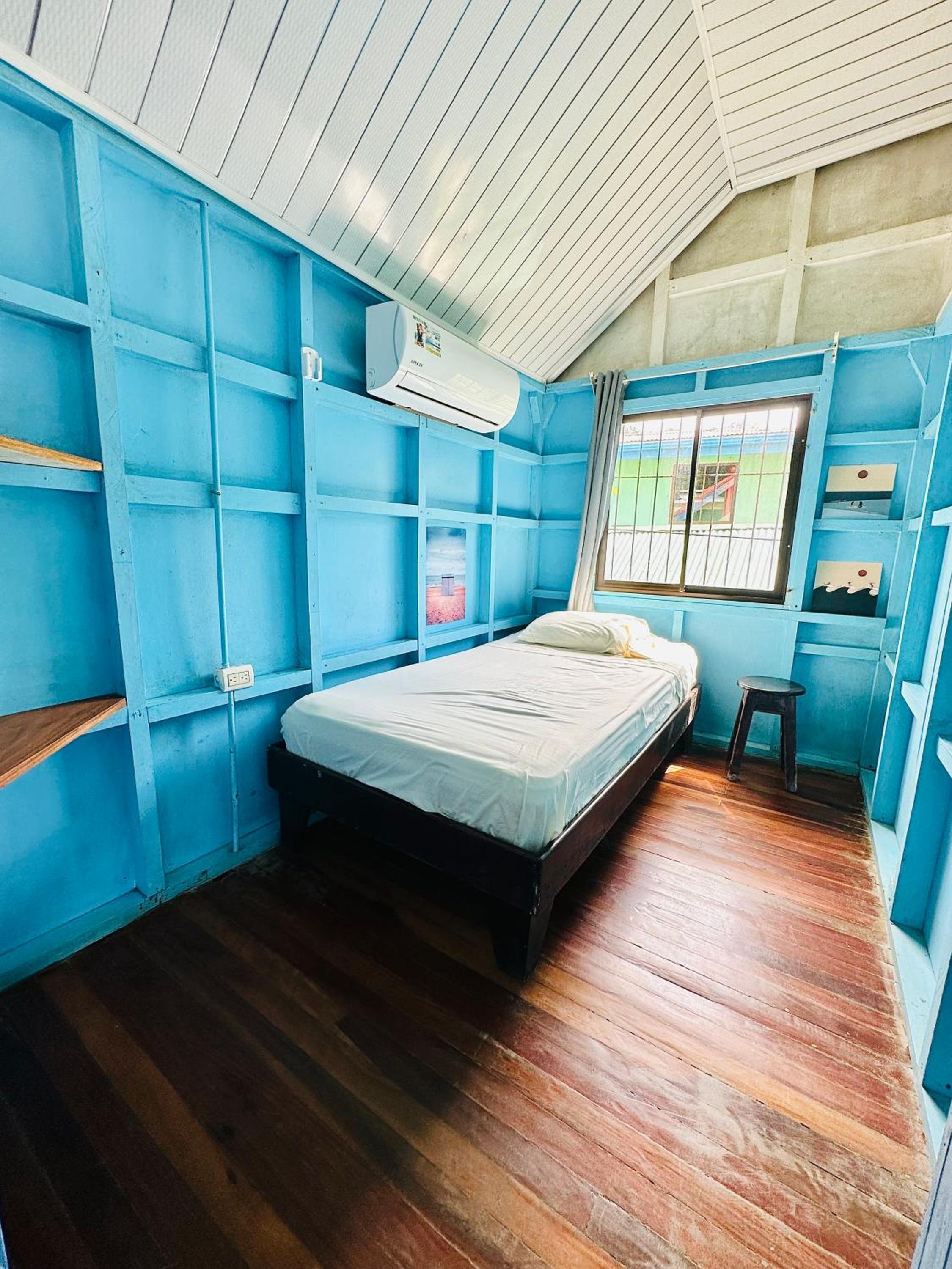 Single Room with Shared Bathroom