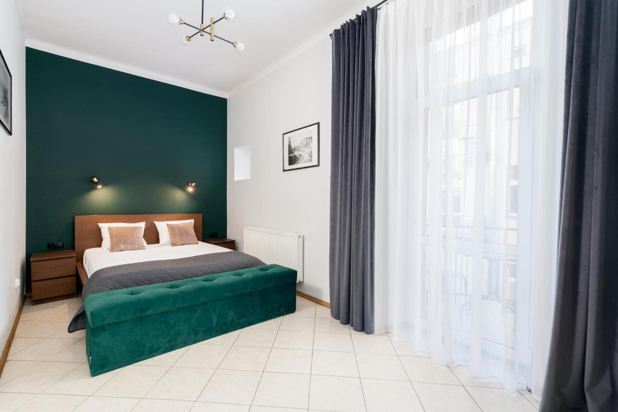 Deluxe Three-Room Suite with Old Town View – 75m2