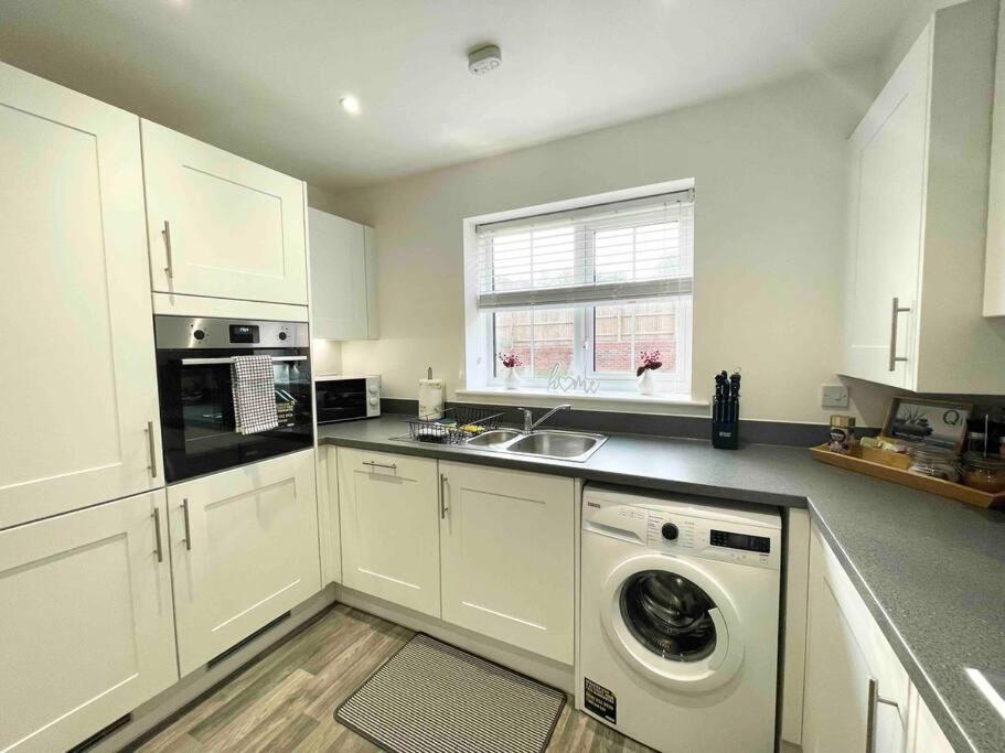 Three-Bedroom House photo 3